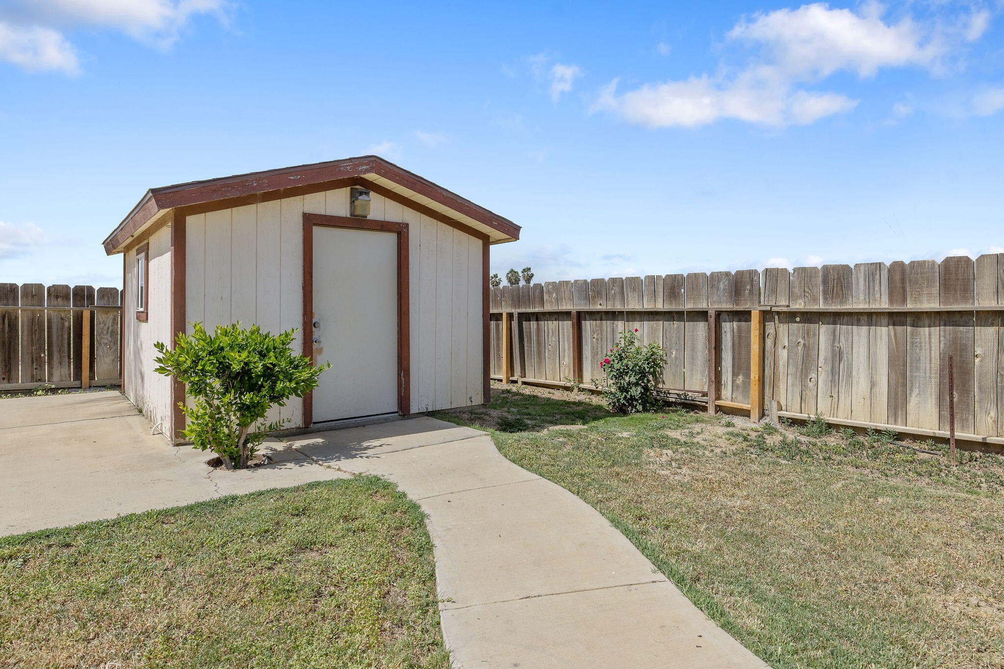 16808 Palmer Ave, Huron, CA 93234
