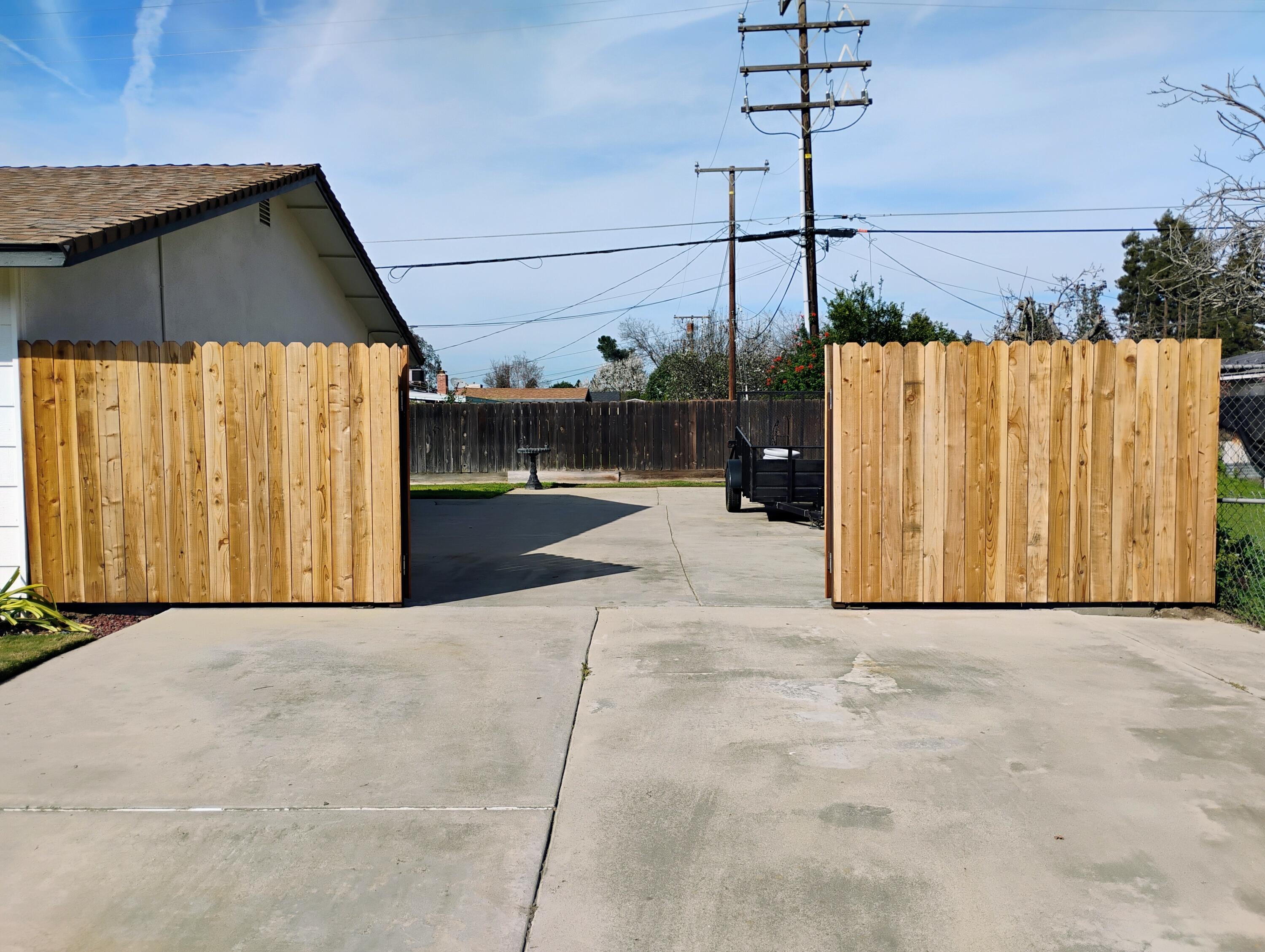 4132 W Robinwood Ave, Visalia, CA 93291