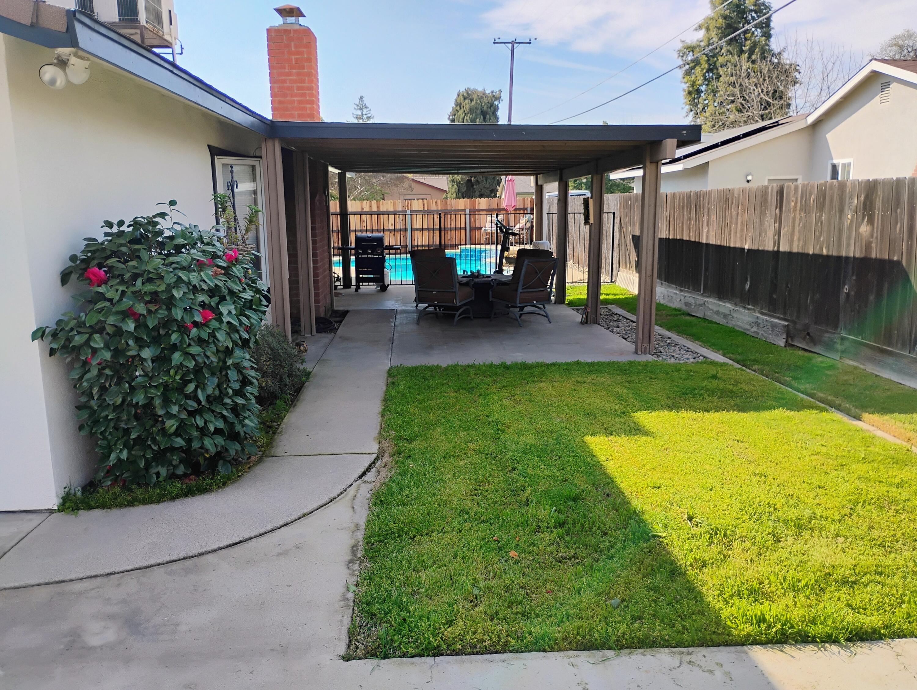 4132 W Robinwood Ave, Visalia, CA 93291