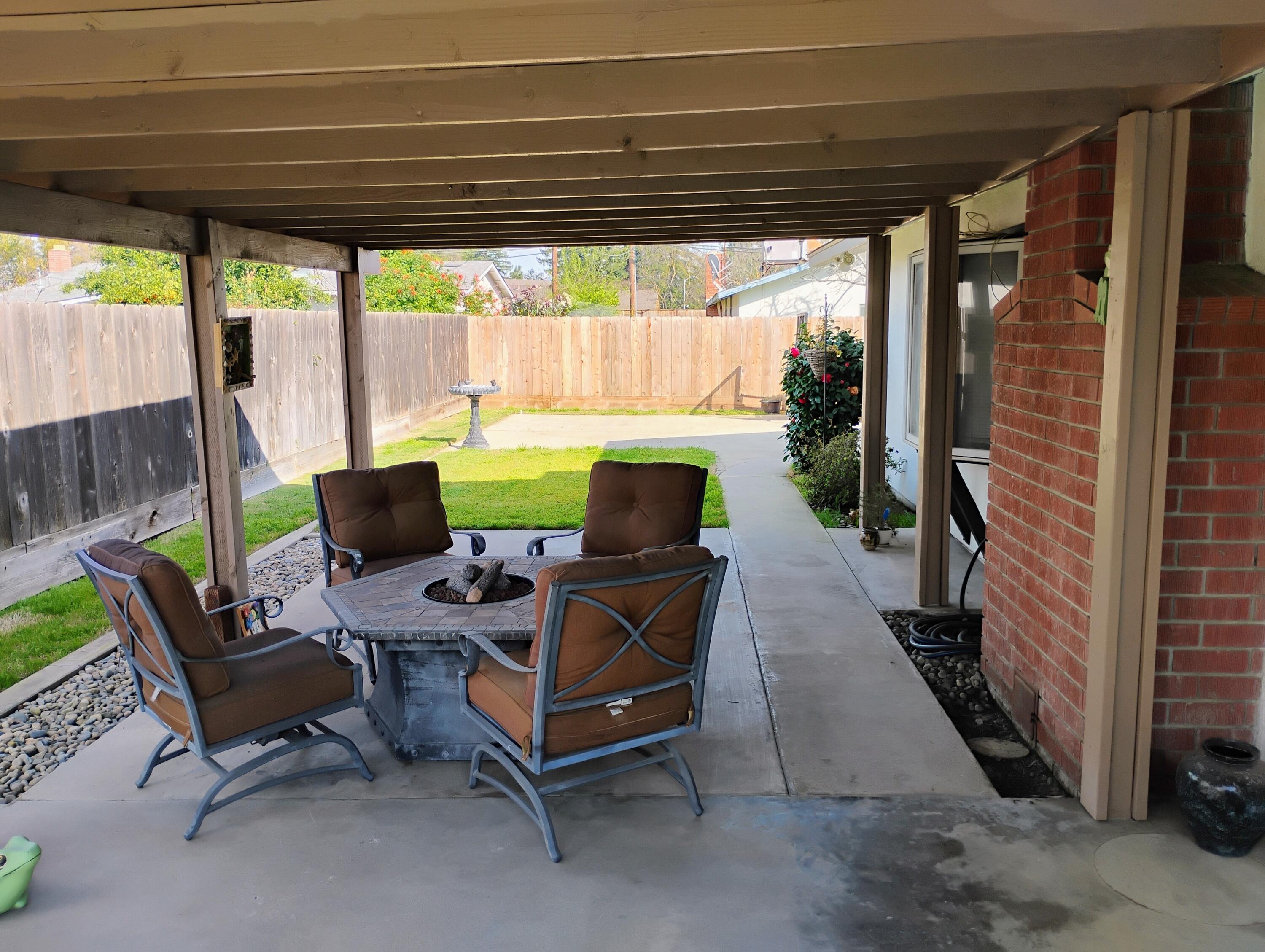 4132 W Robinwood Ave, Visalia, CA 93291