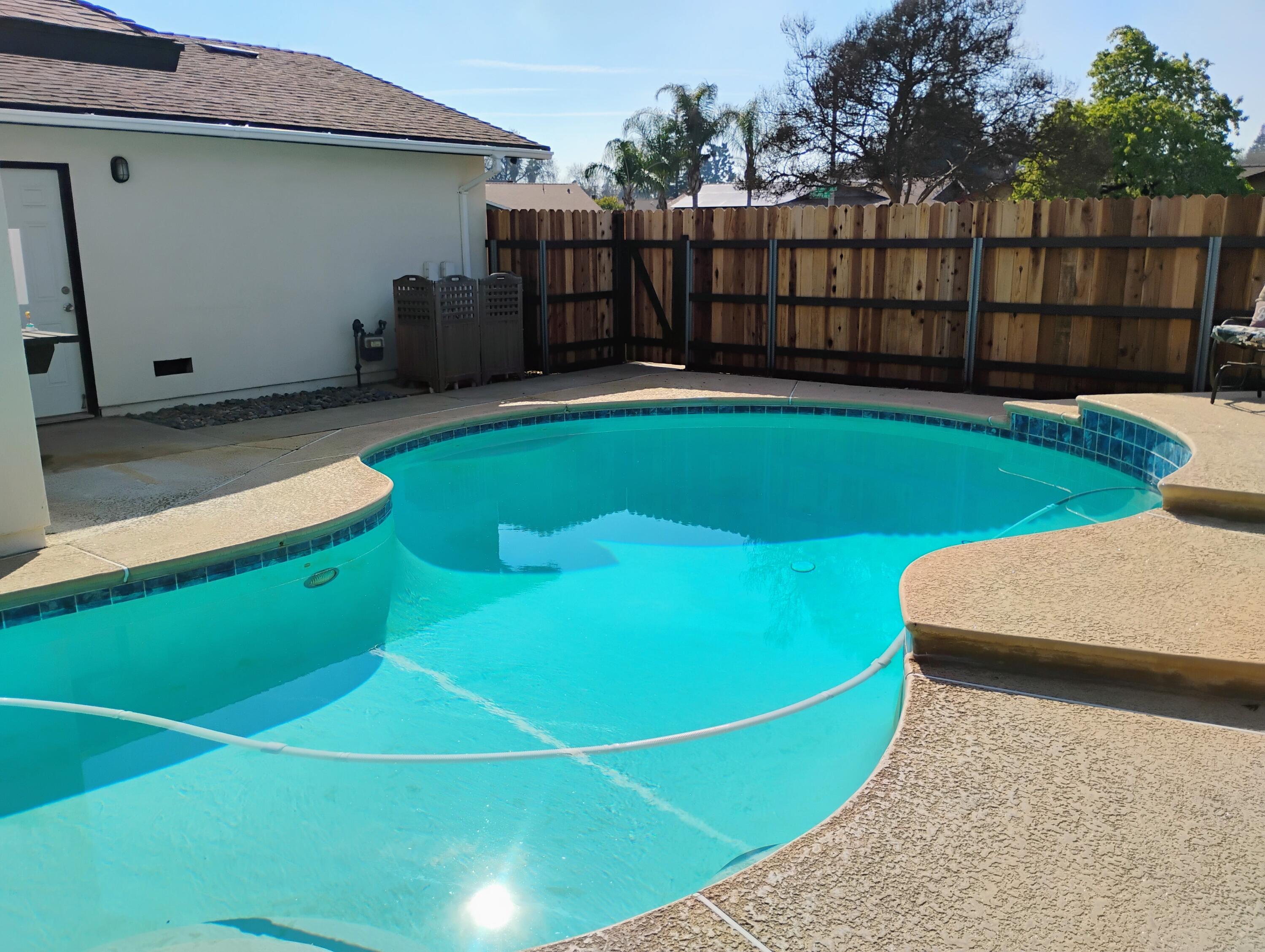 4132 W Robinwood Ave, Visalia, CA 93291