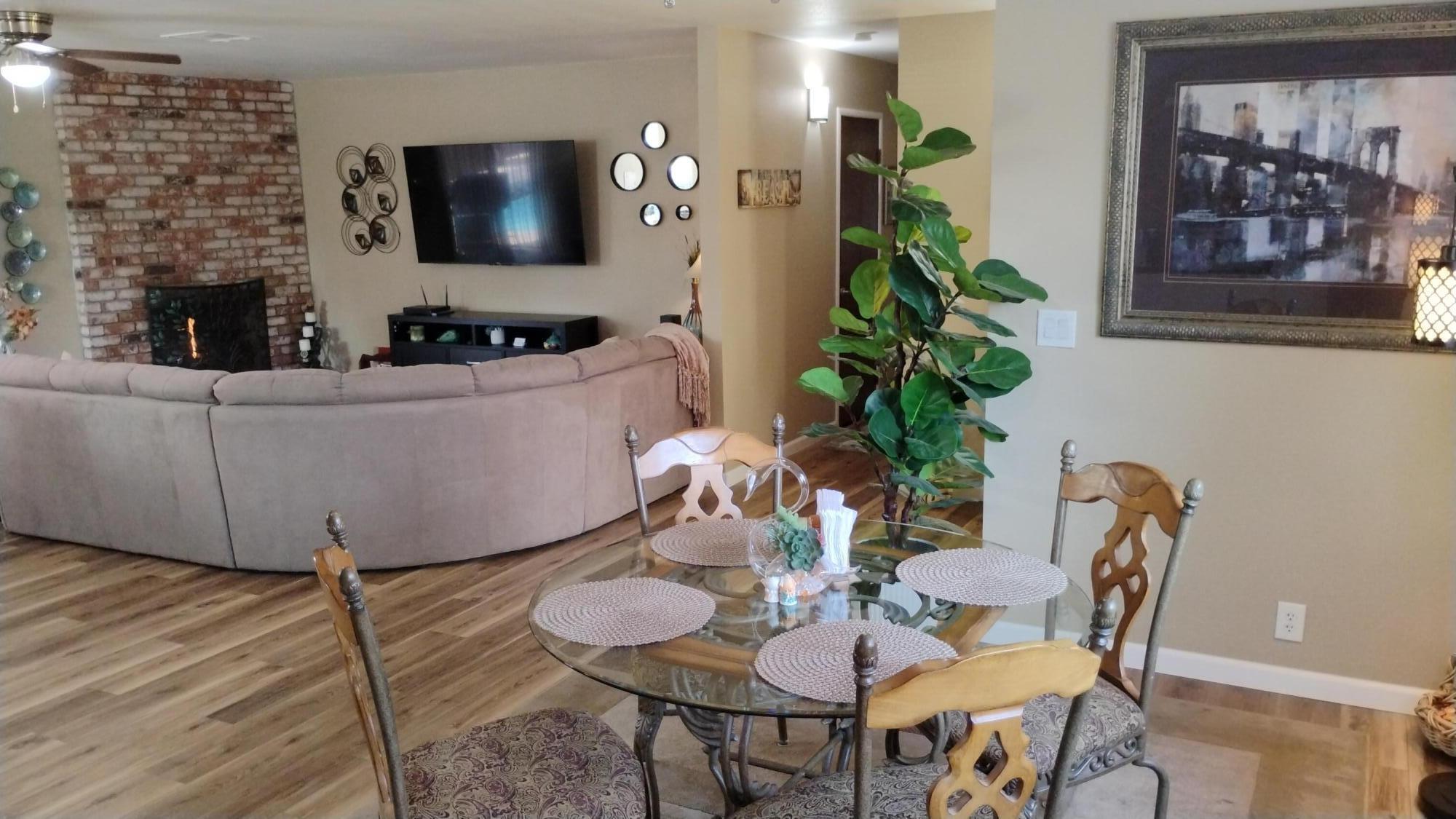 4132 W Robinwood Ave, Visalia, CA 93291