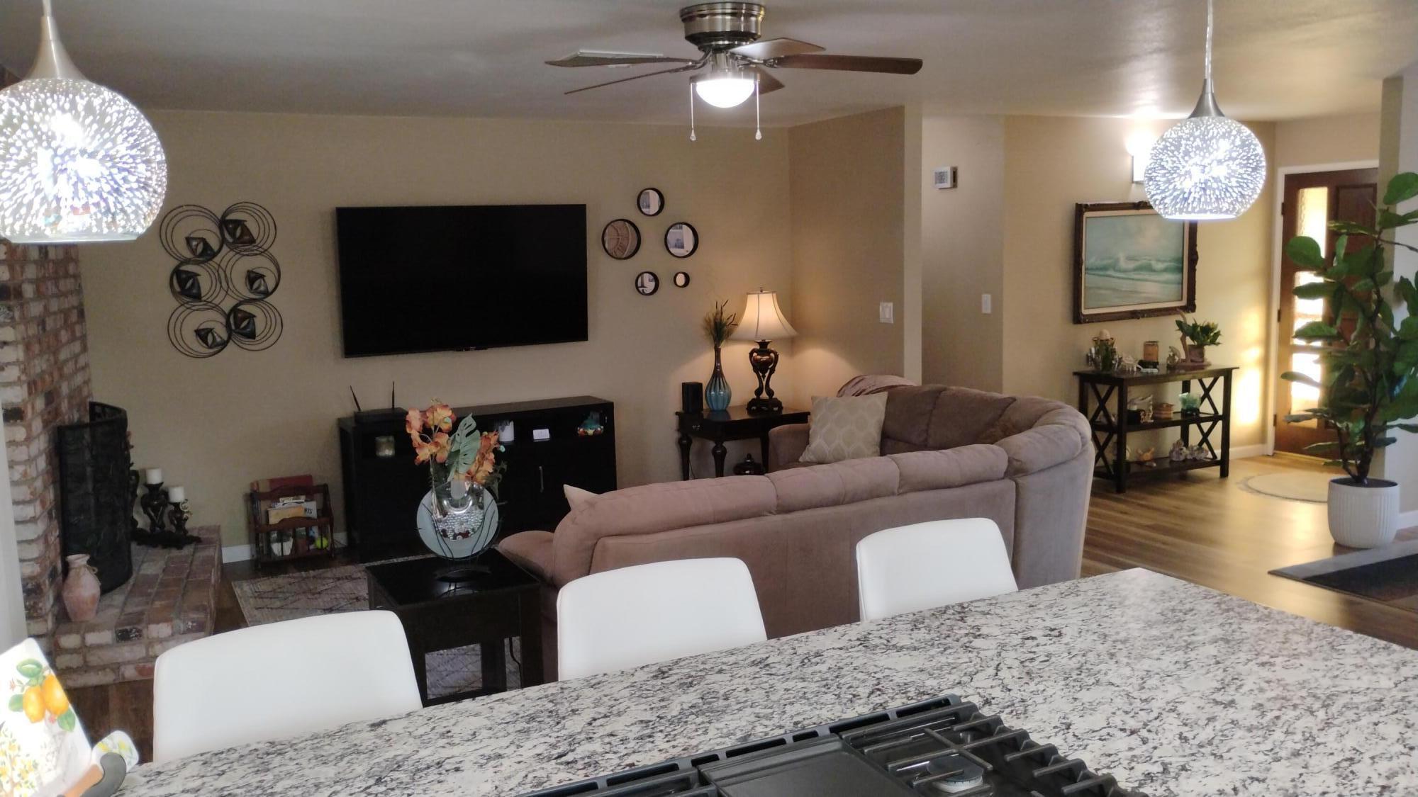 4132 W Robinwood Ave, Visalia, CA 93291