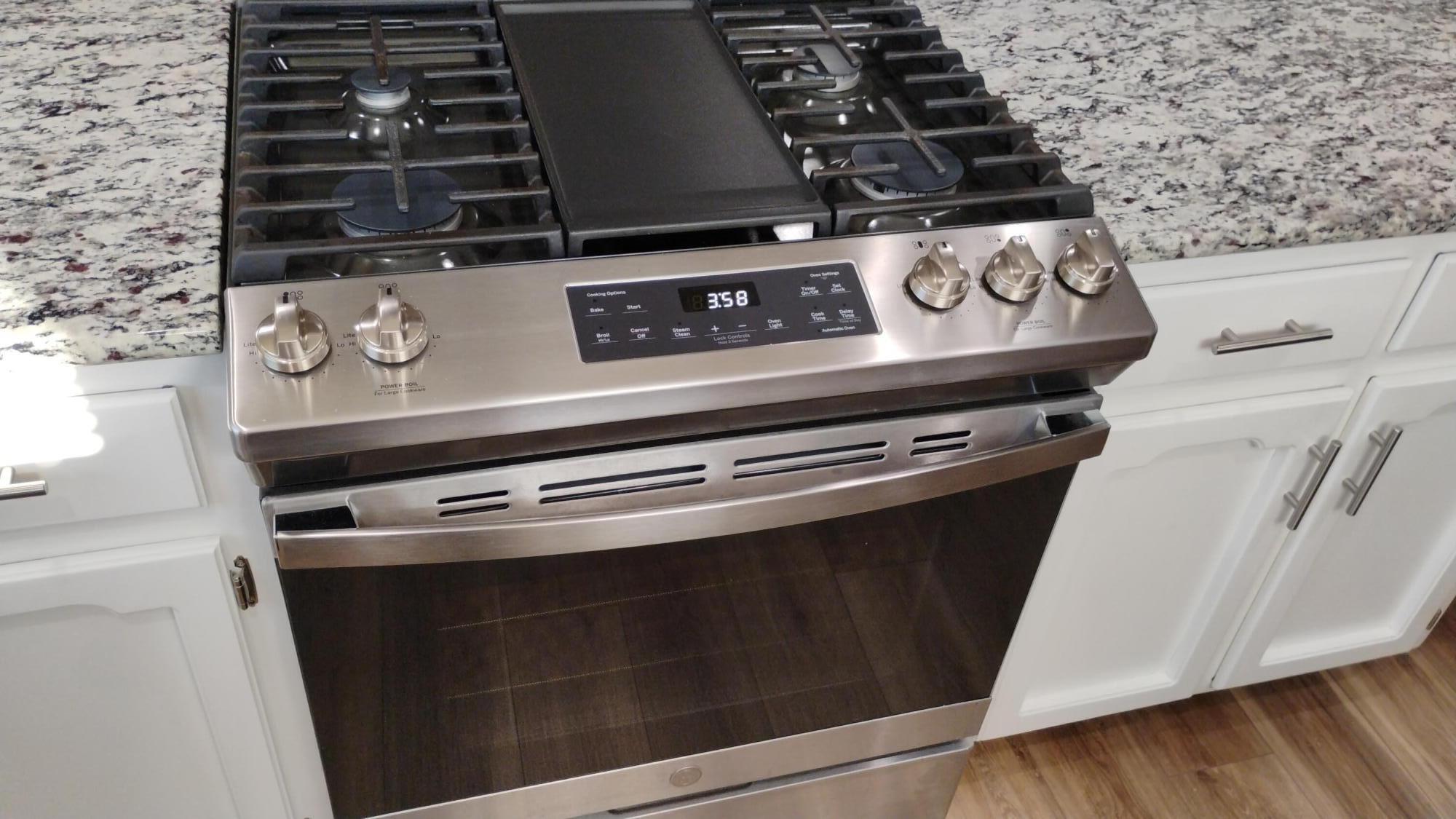 4132 W Robinwood Ave, Visalia, CA 93291