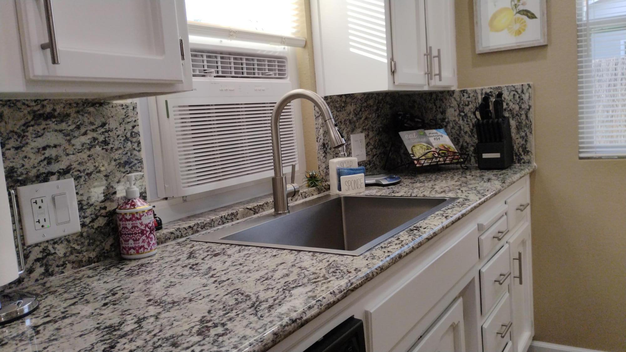 4132 W Robinwood Ave, Visalia, CA 93291