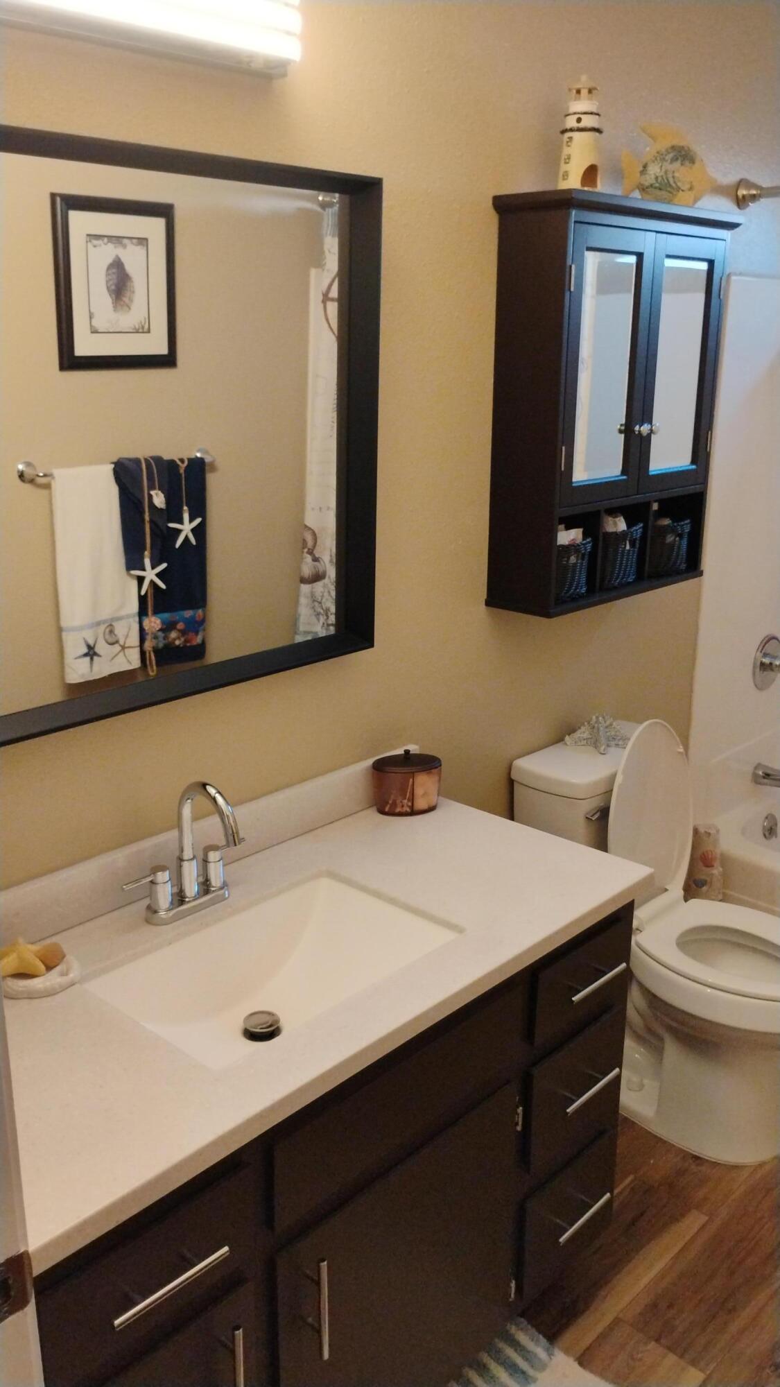 4132 W Robinwood Ave, Visalia, CA 93291