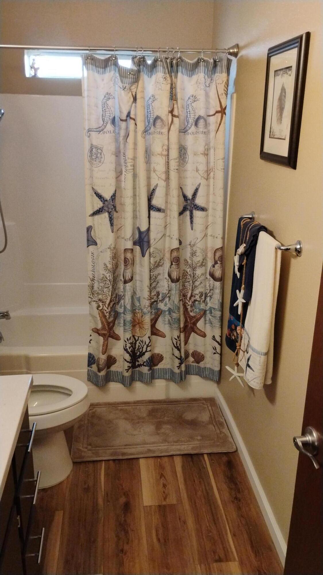 4132 W Robinwood Ave, Visalia, CA 93291