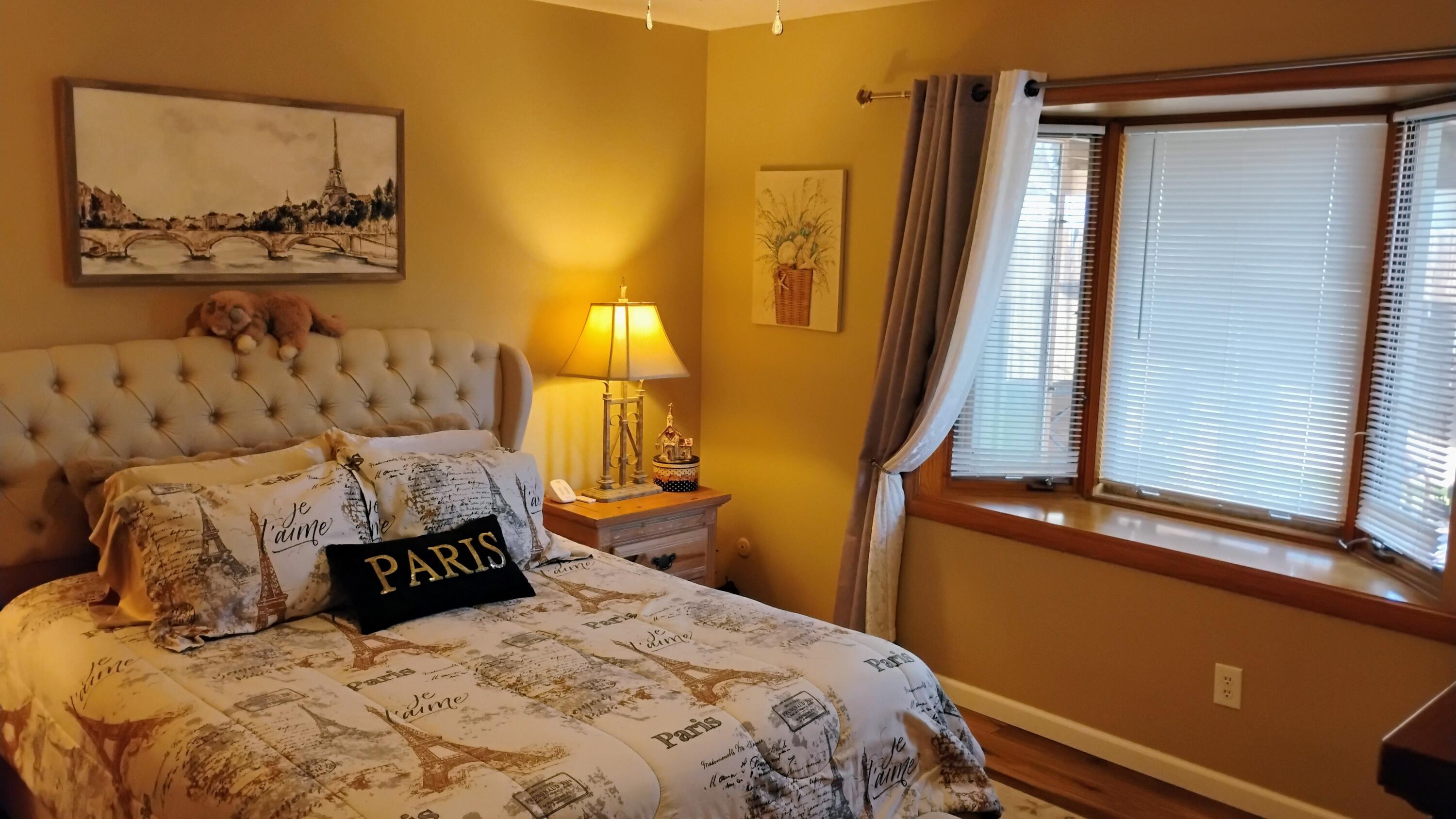 4132 W Robinwood Ave, Visalia, CA 93291