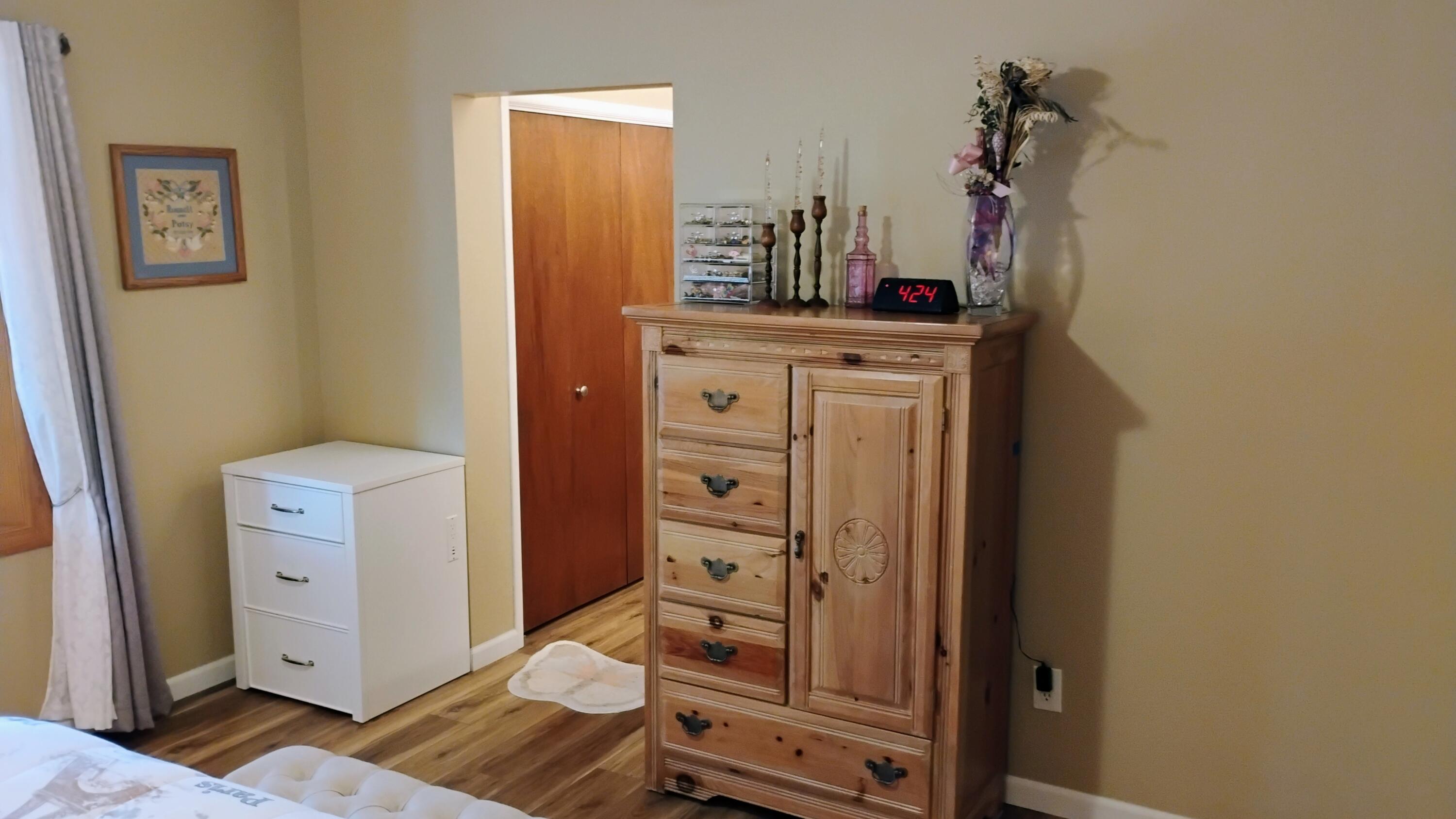 4132 W Robinwood Ave, Visalia, CA 93291