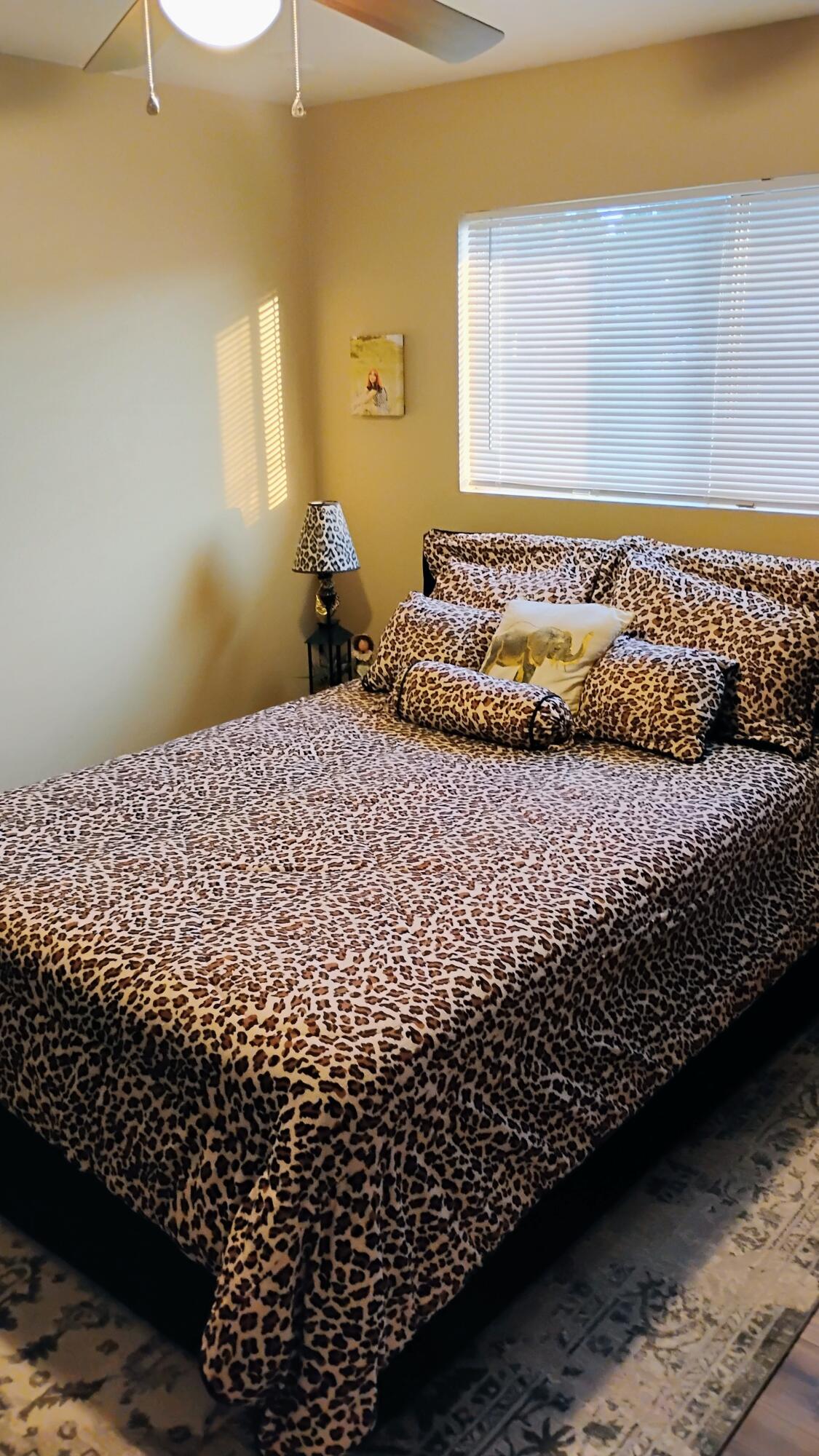 4132 W Robinwood Ave, Visalia, CA 93291