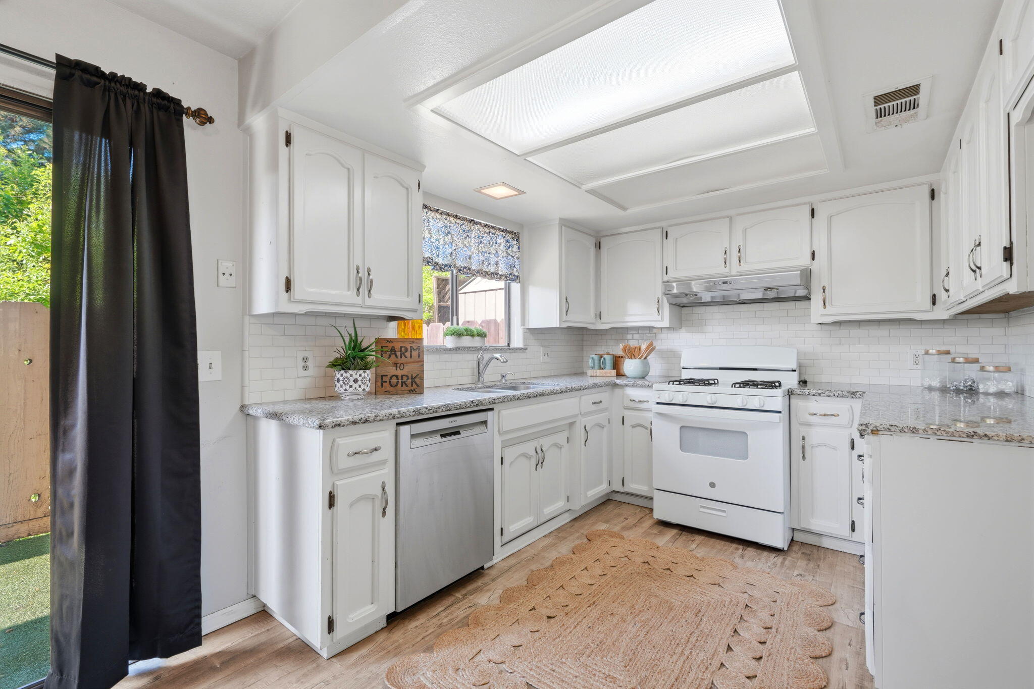 331 N Capitola Ct #4, Porterville, CA 93257