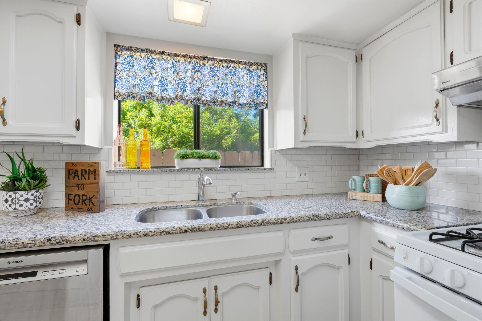 331 N Capitola Ct #4, Porterville, CA 93257