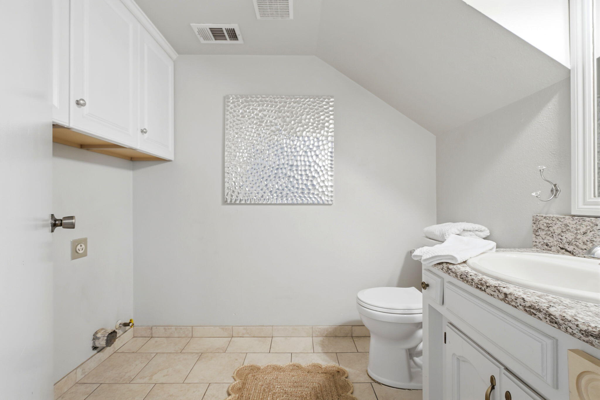 331 N Capitola Ct #4, Porterville, CA 93257