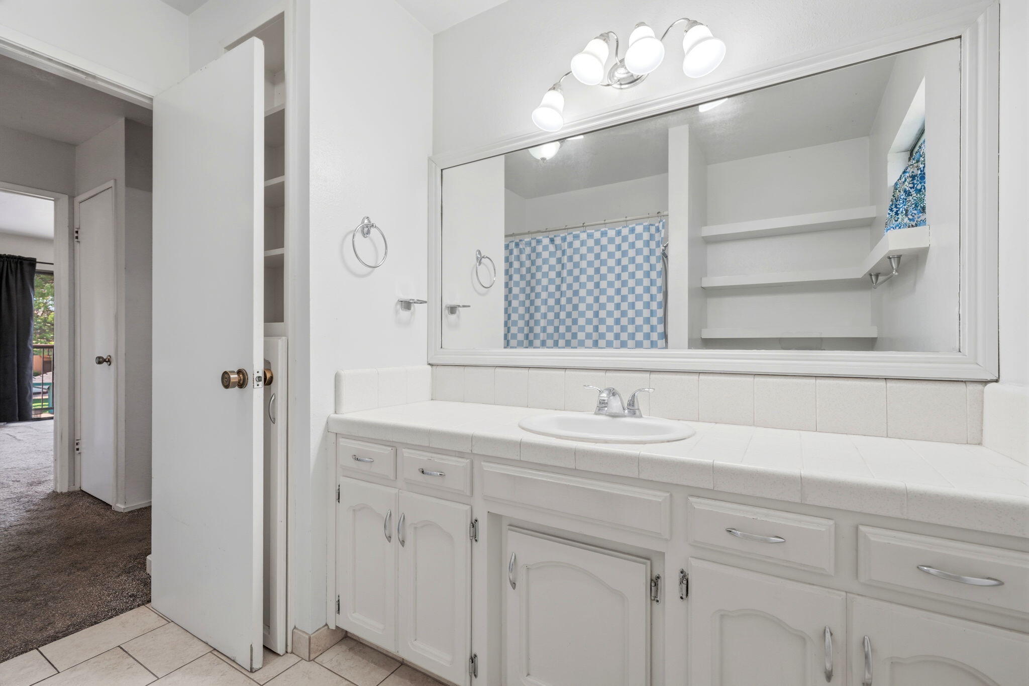 331 N Capitola Ct #4, Porterville, CA 93257