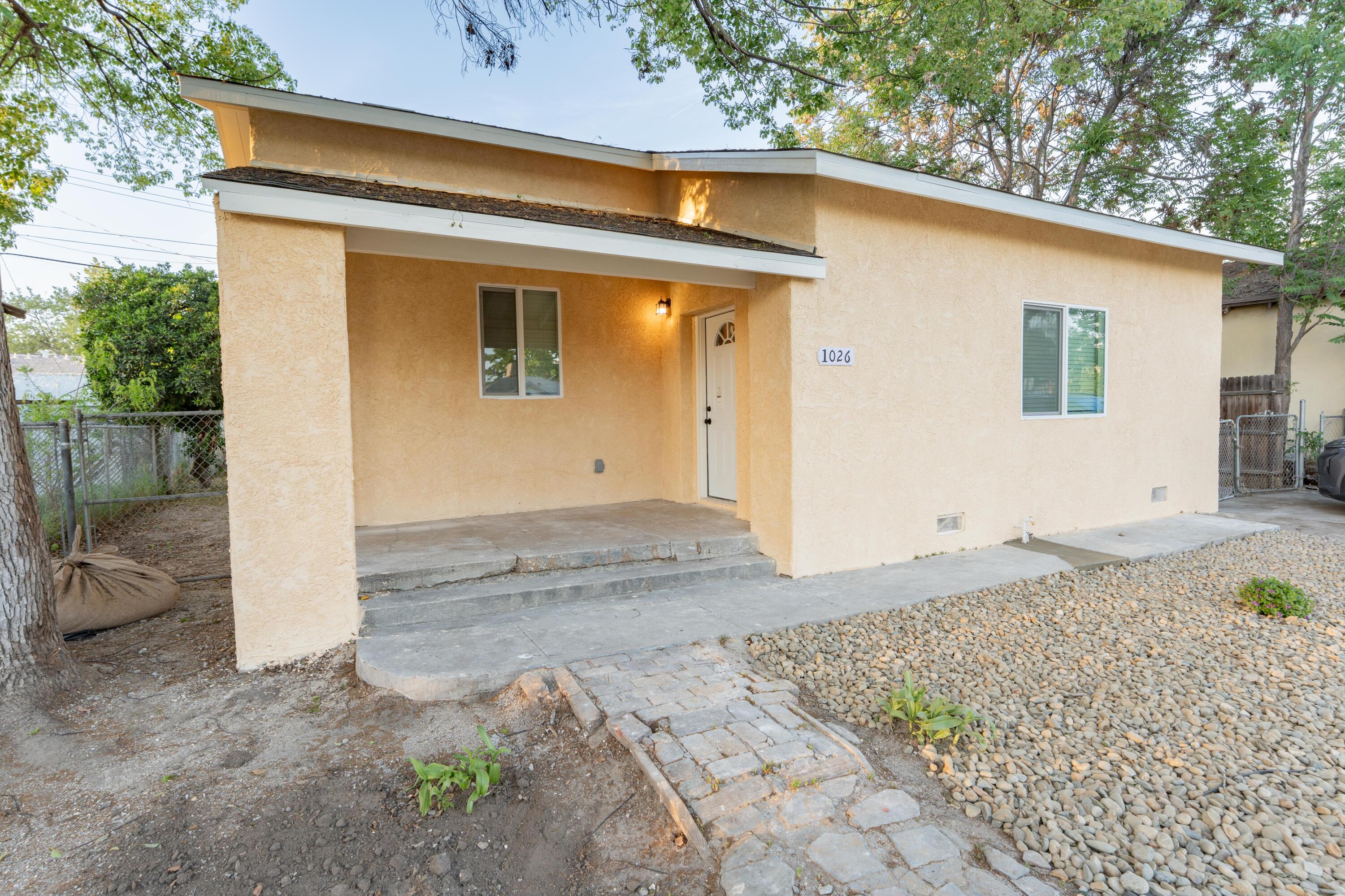 1026 E Tulare Ave, Tulare, CA 93274