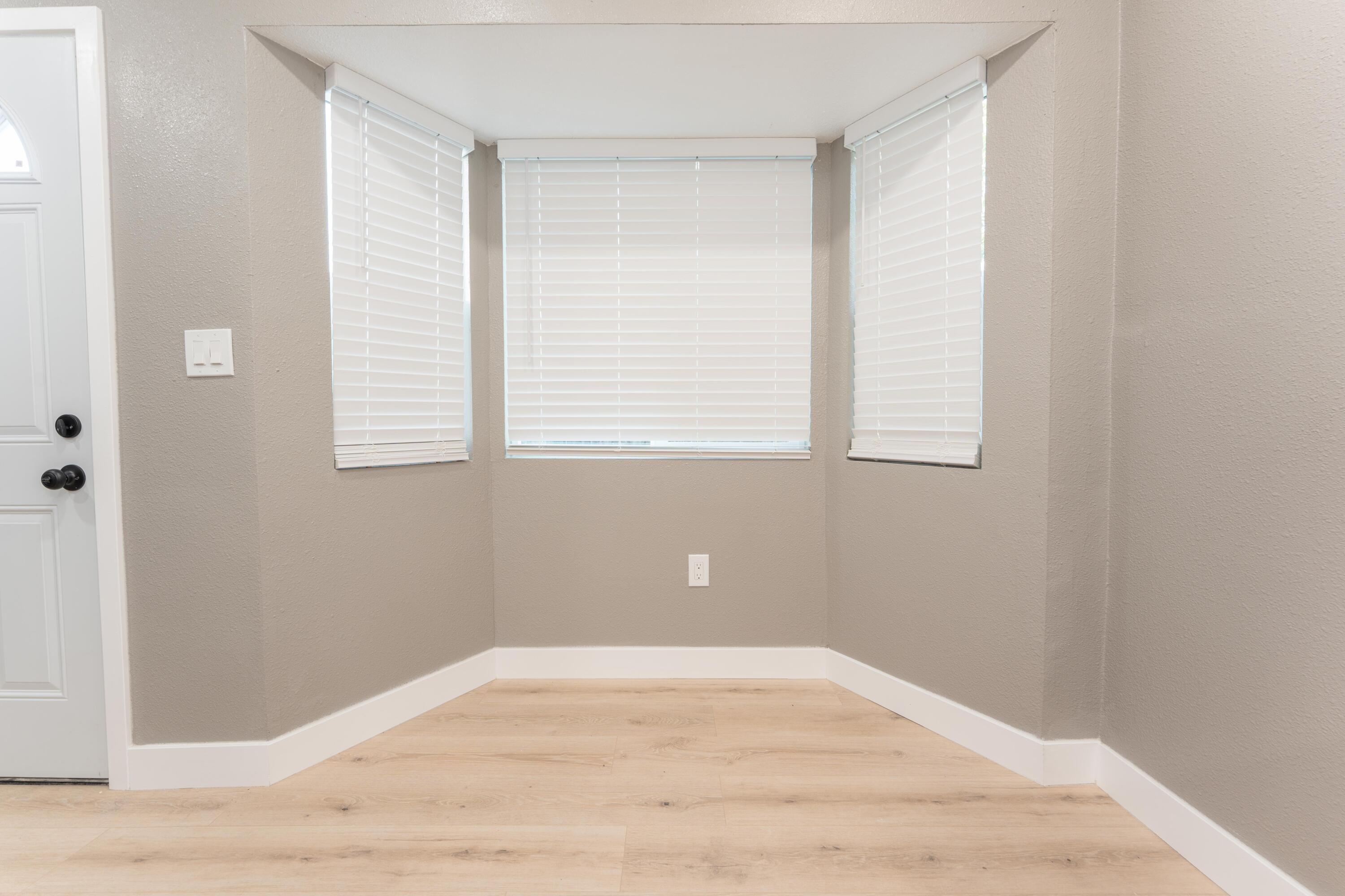 1026 E Tulare Ave, Tulare, CA 93274