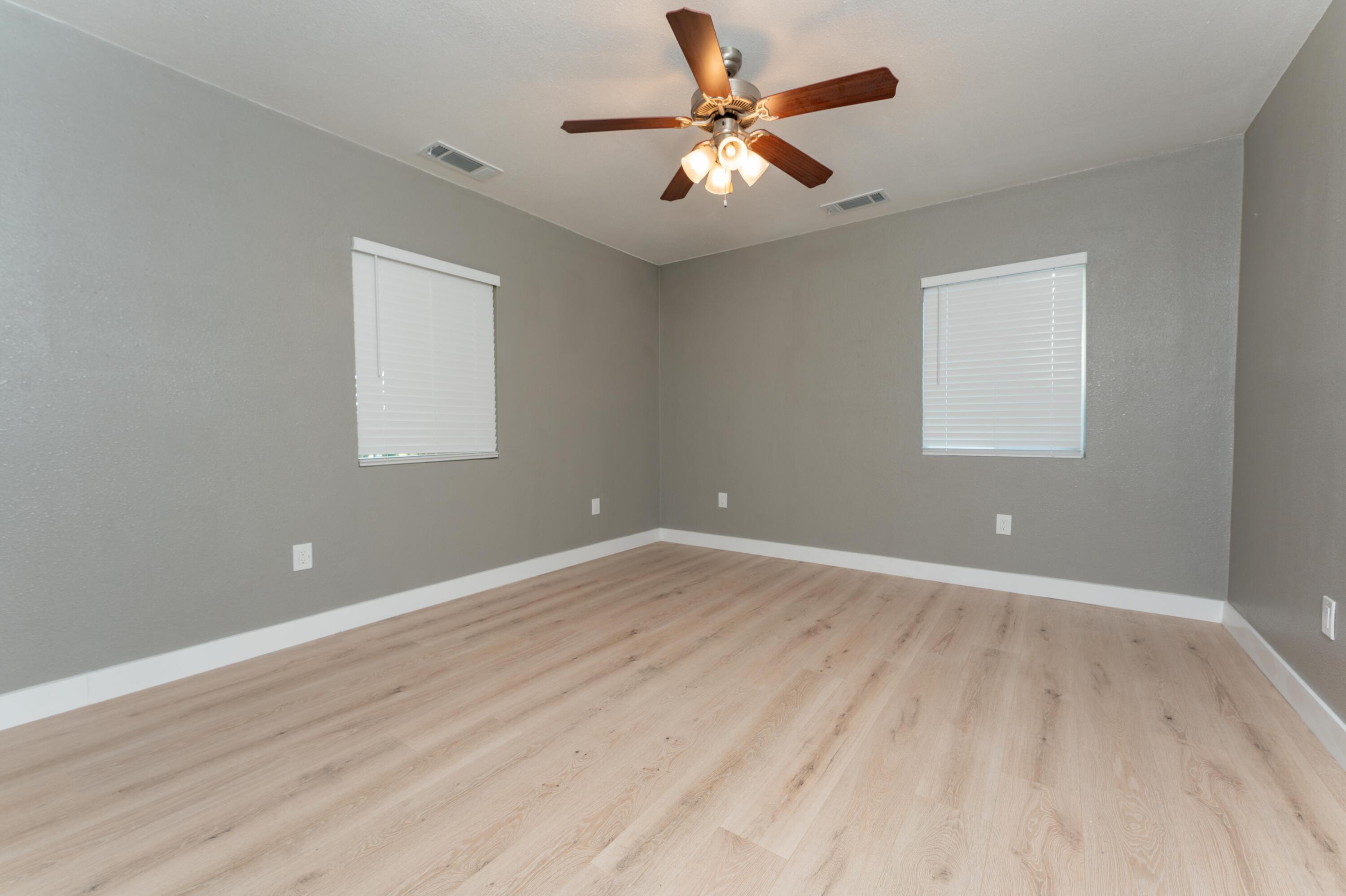 1026 E Tulare Ave, Tulare, CA 93274