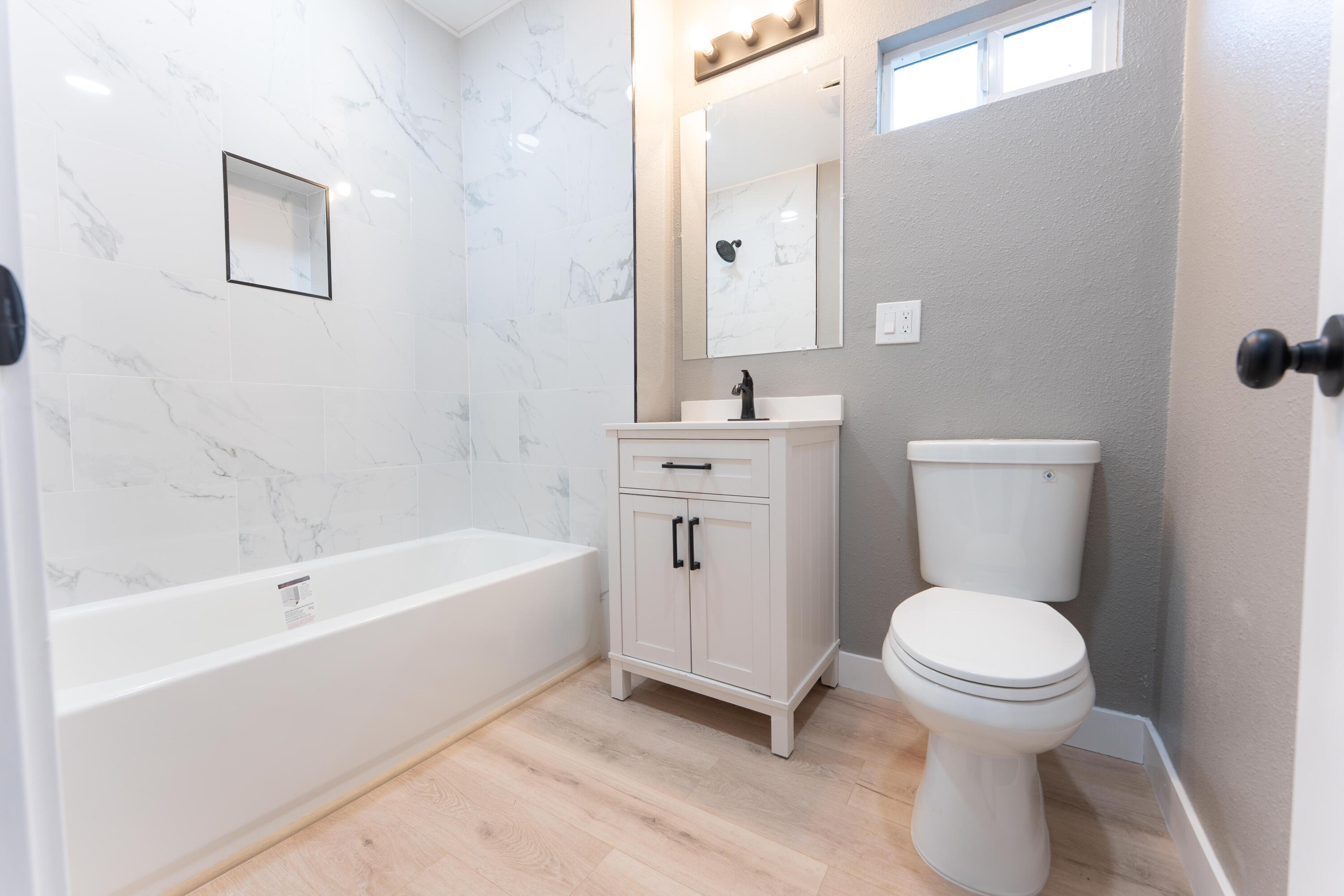 1026 E Tulare Ave, Tulare, CA 93274