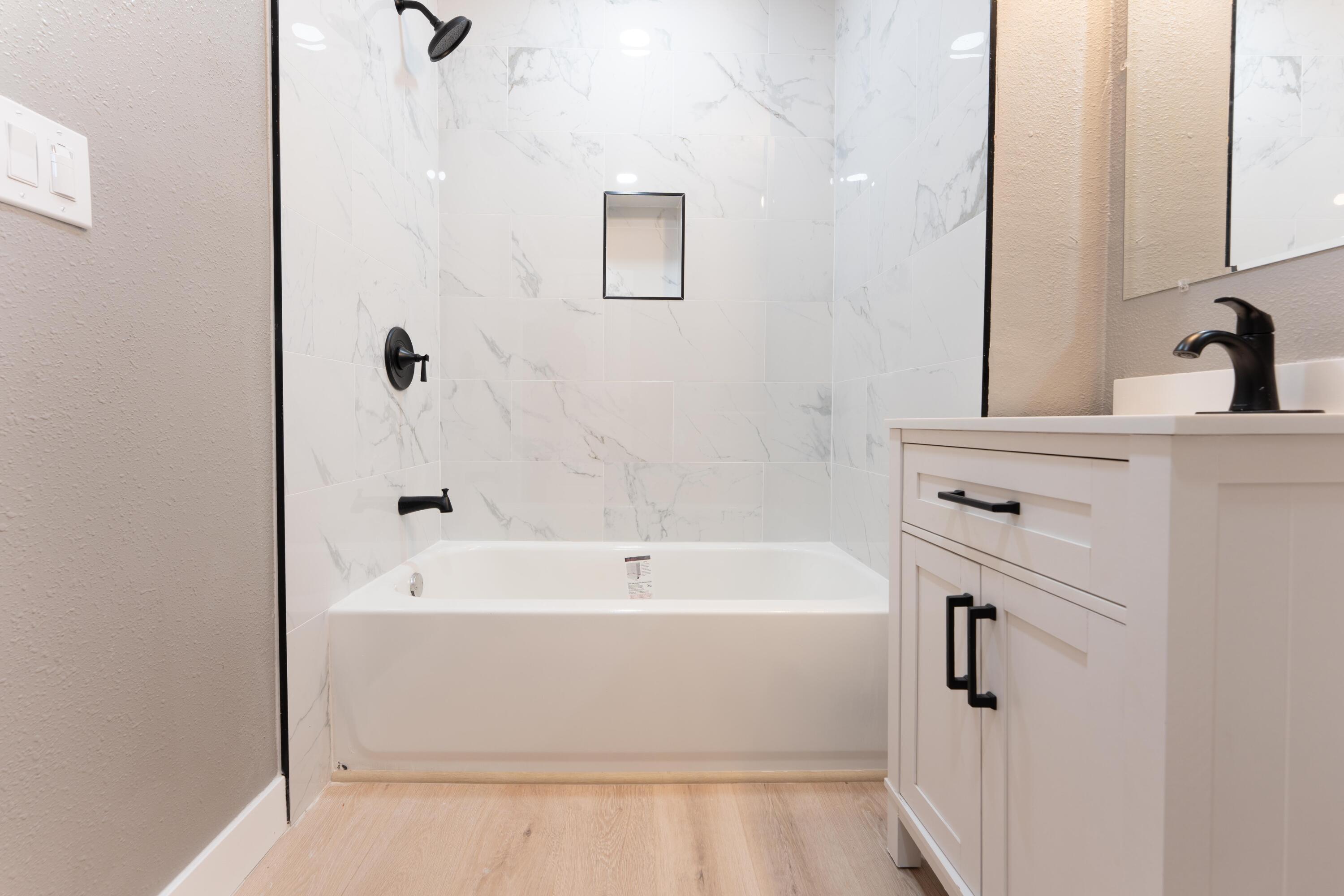 1026 E Tulare Ave, Tulare, CA 93274