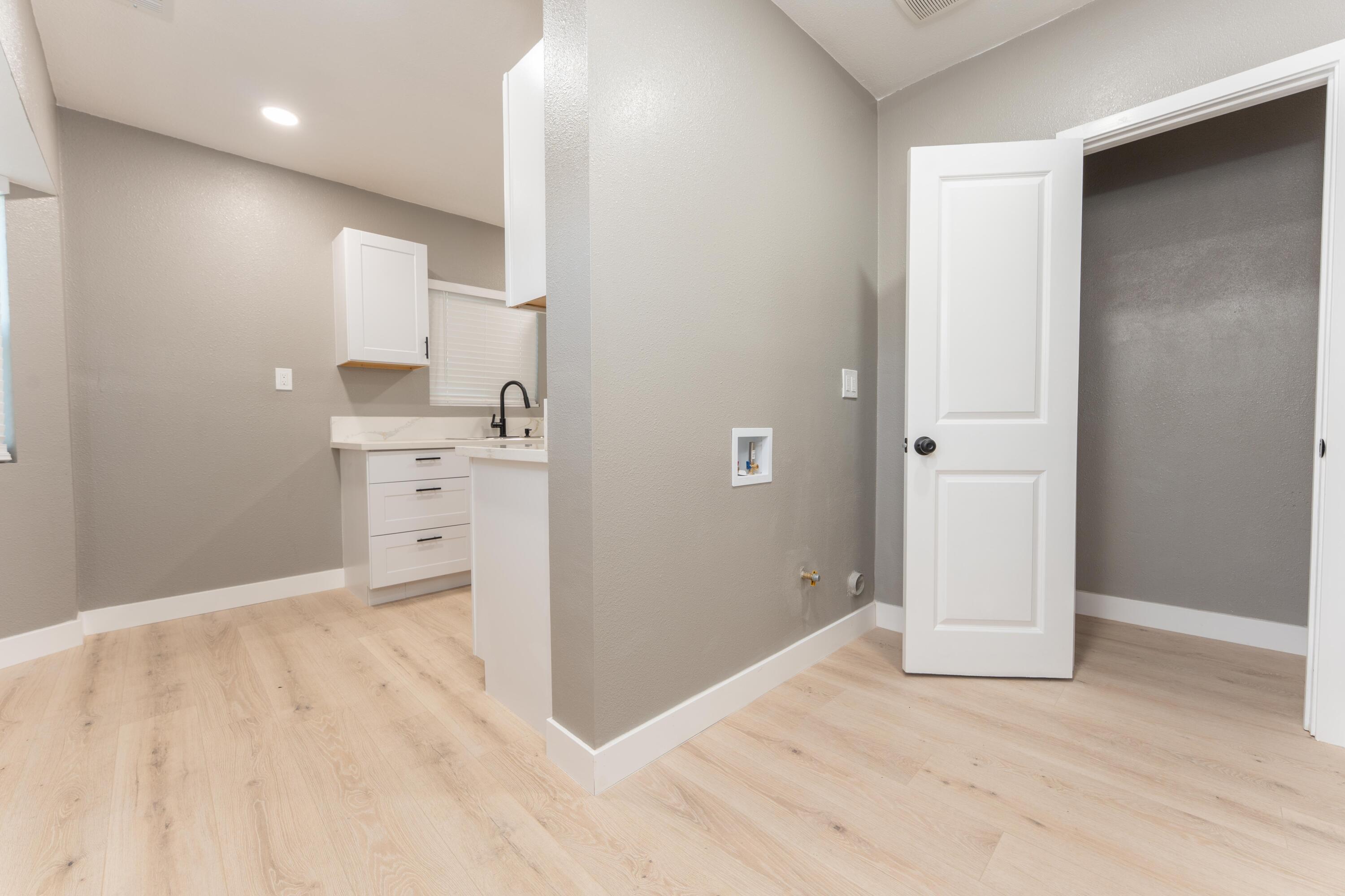 1026 E Tulare Ave, Tulare, CA 93274