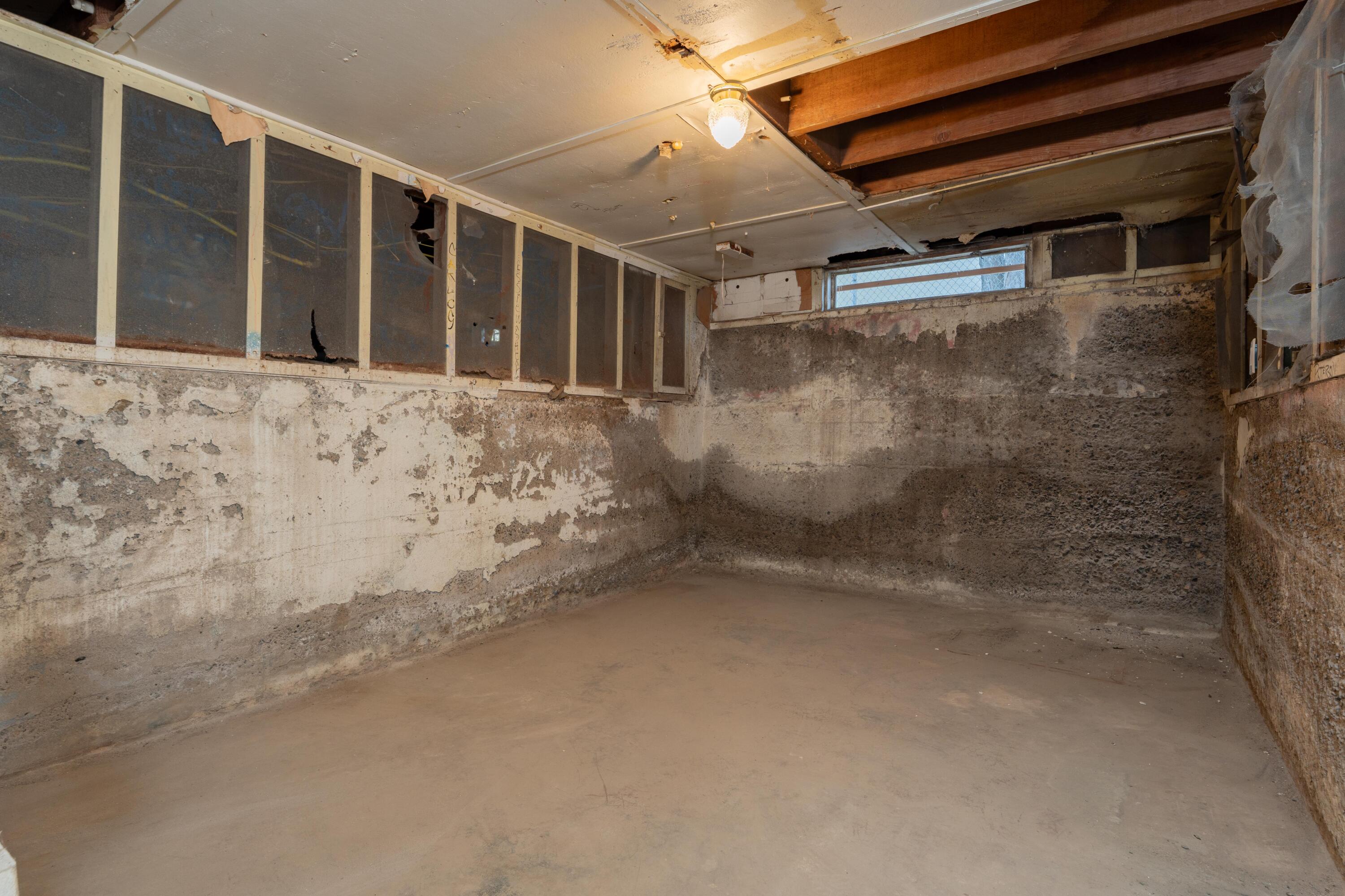 1026 E Tulare Ave, Tulare, CA 93274