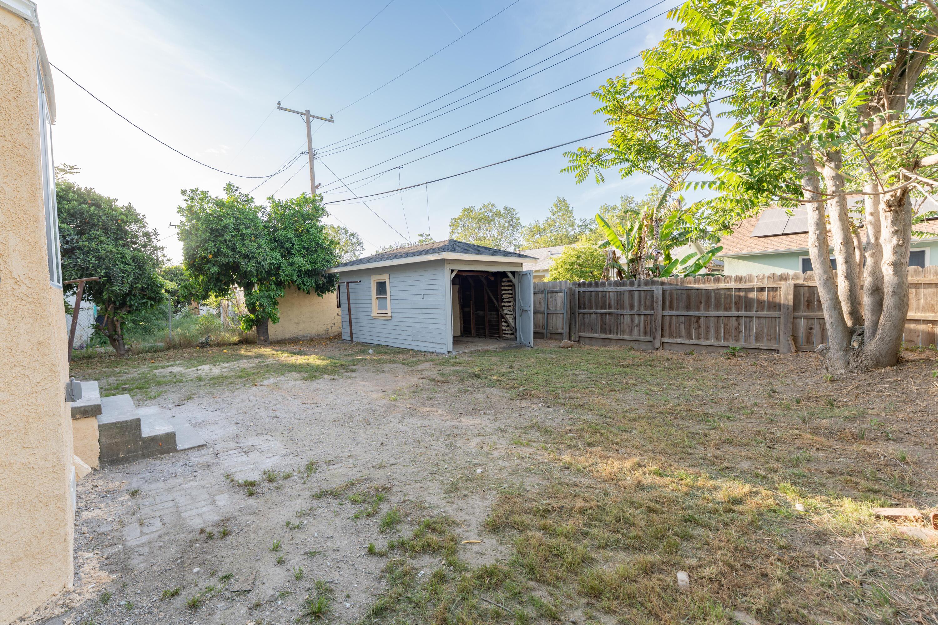 1026 E Tulare Ave, Tulare, CA 93274