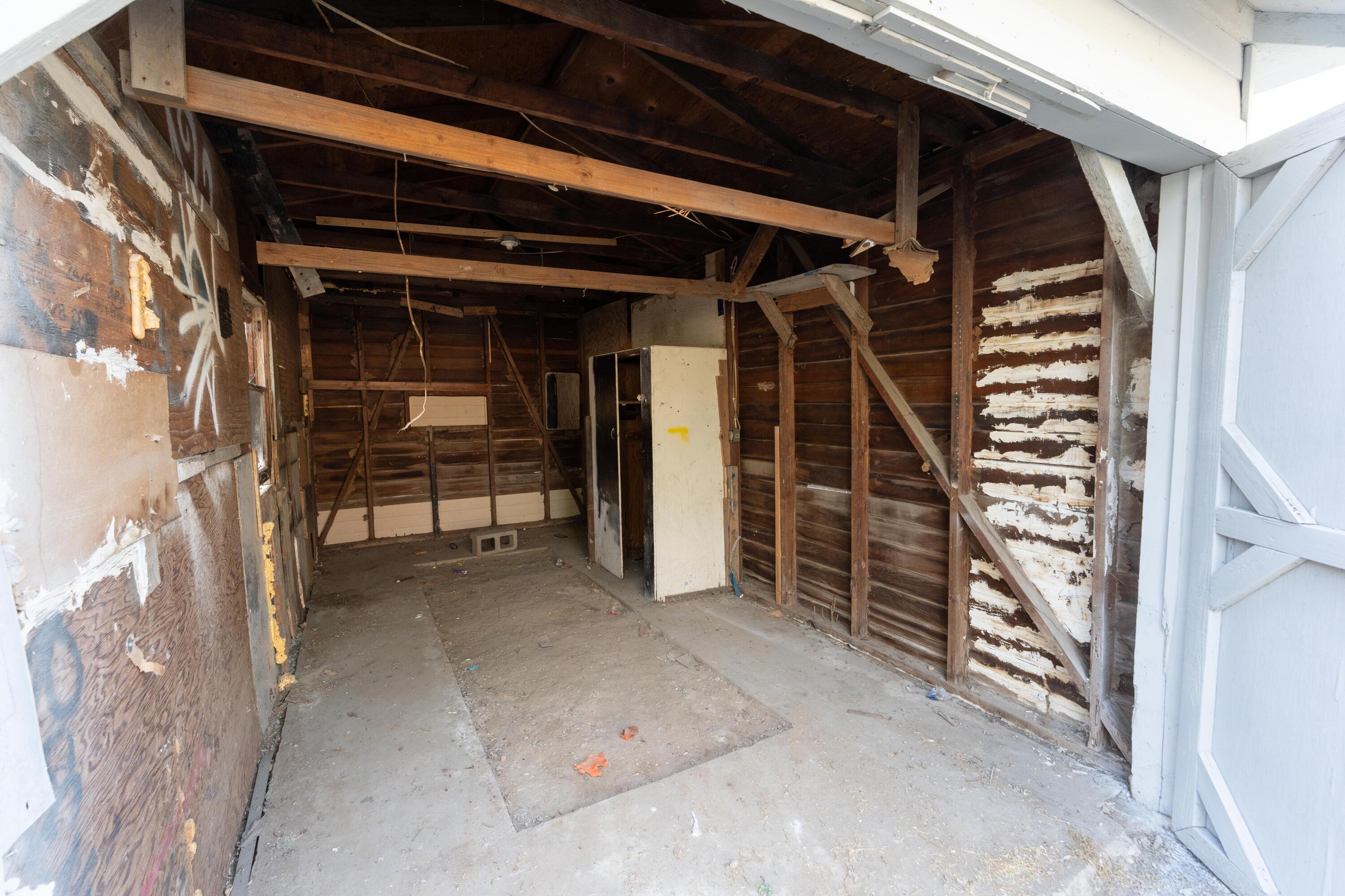 1026 E Tulare Ave, Tulare, CA 93274