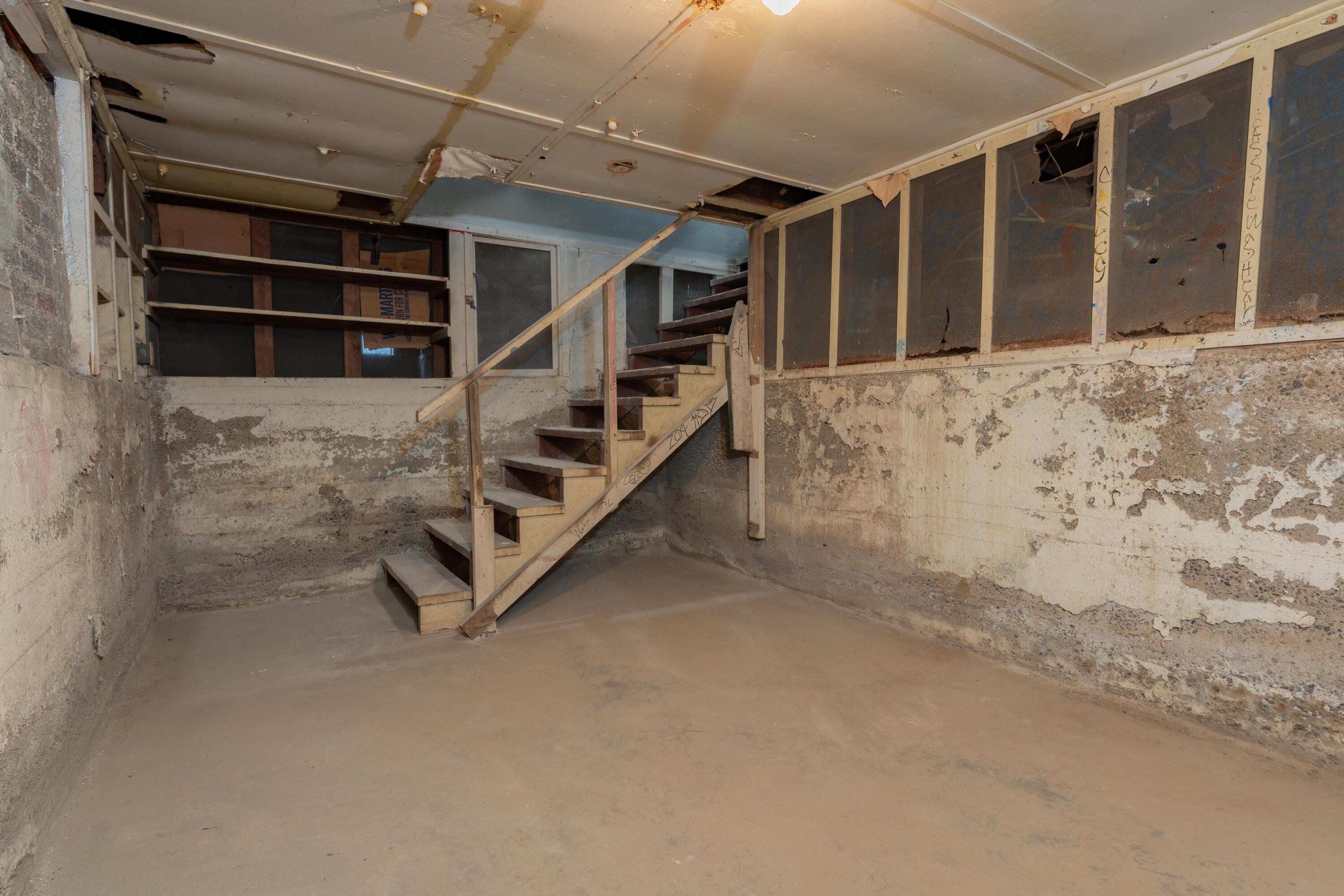 1026 E Tulare Ave, Tulare, CA 93274