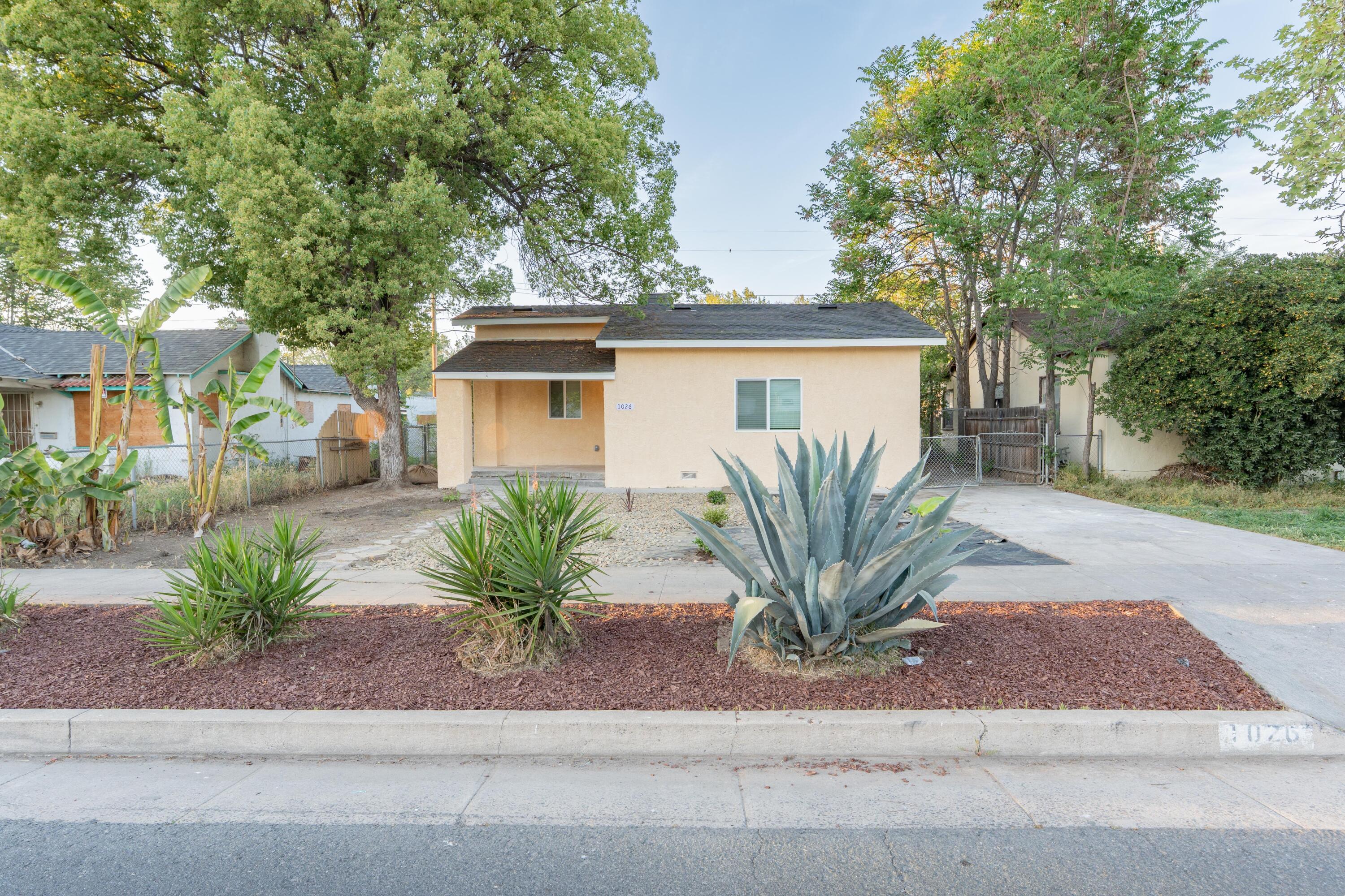 1026 E Tulare Ave, Tulare, CA 93274