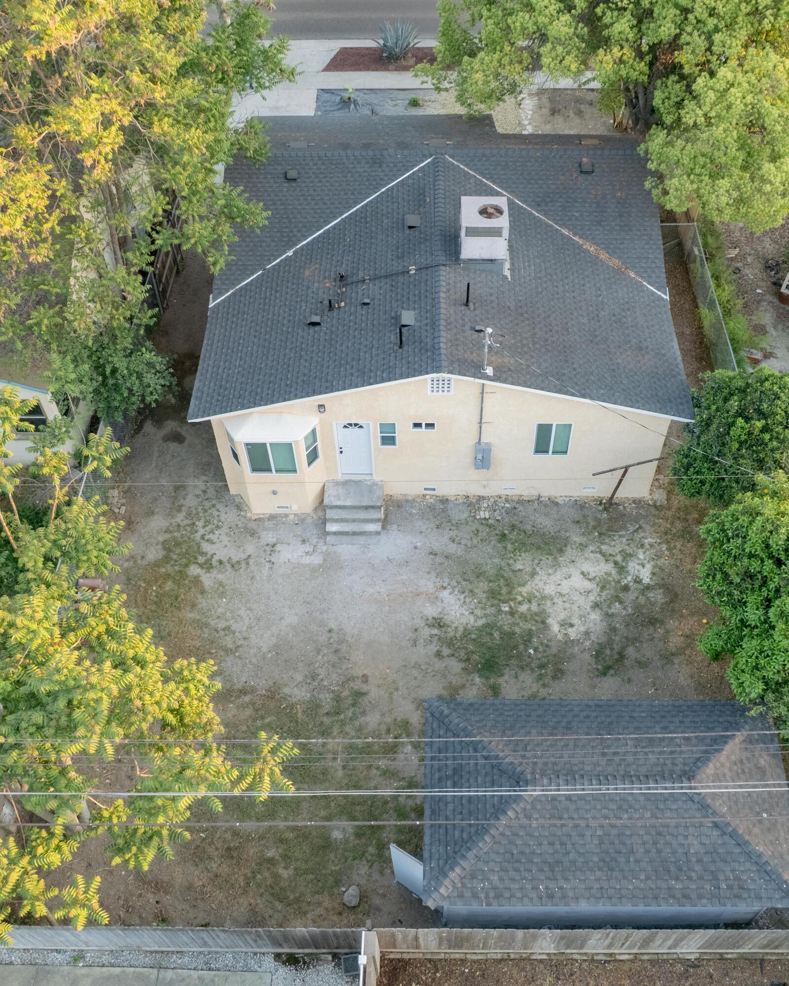 1026 E Tulare Ave, Tulare, CA 93274