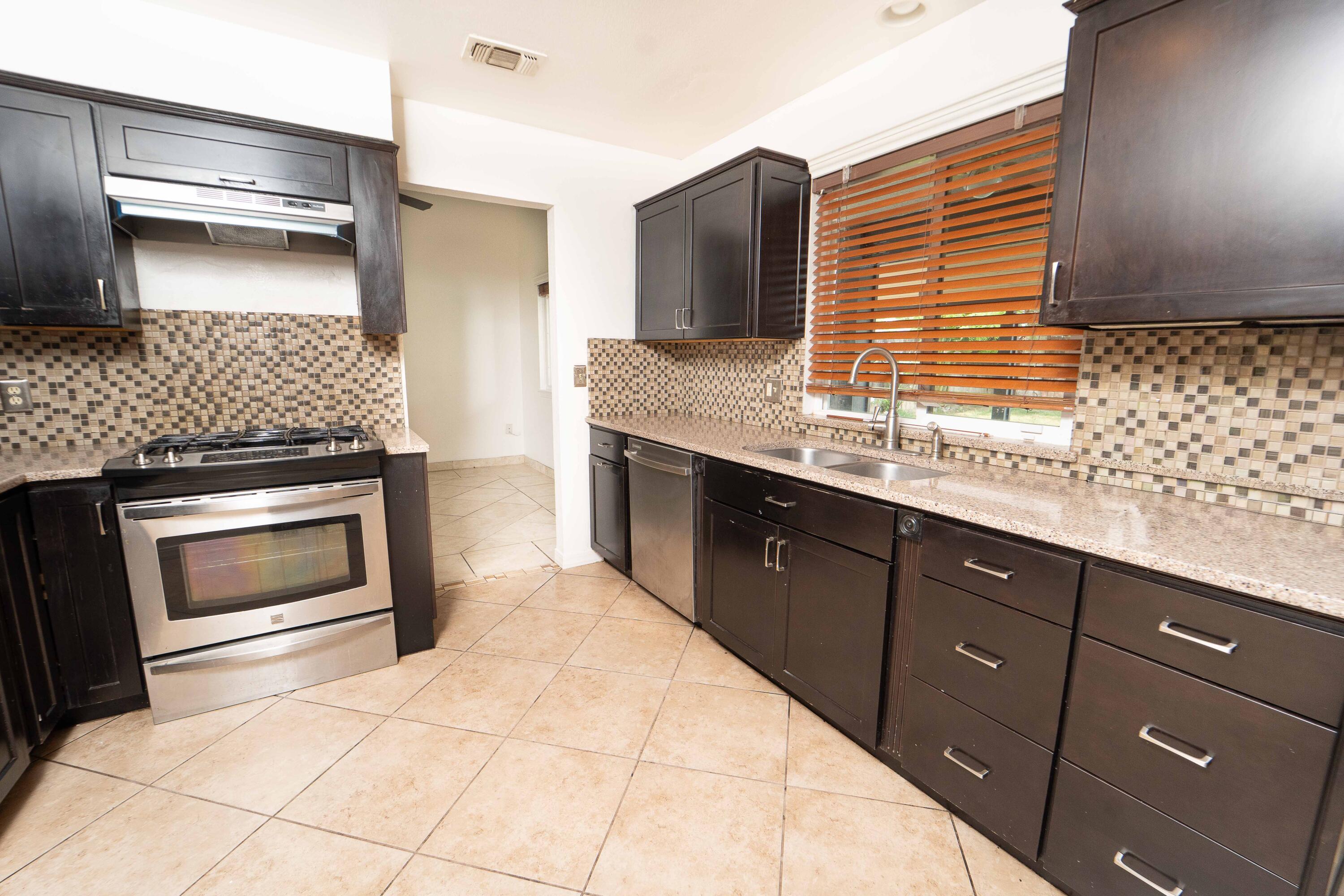 1480 W Heritage Ave, Porterville, CA 93257