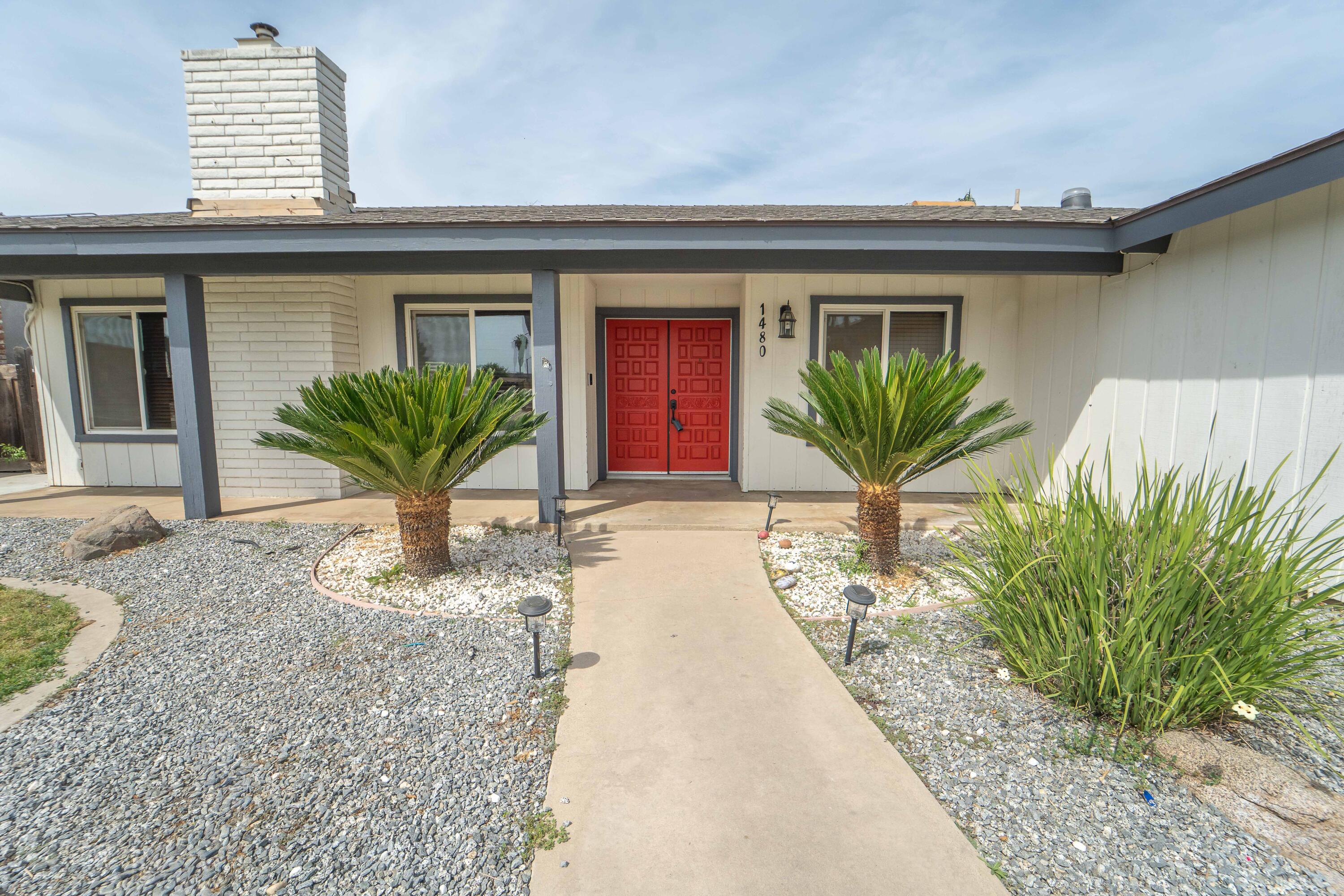1480 W Heritage Ave, Porterville, CA 93257