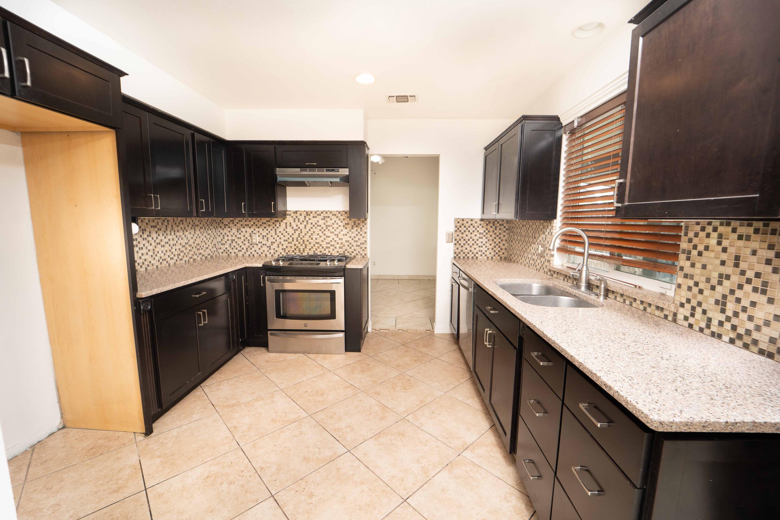 1480 W Heritage Ave, Porterville, CA 93257