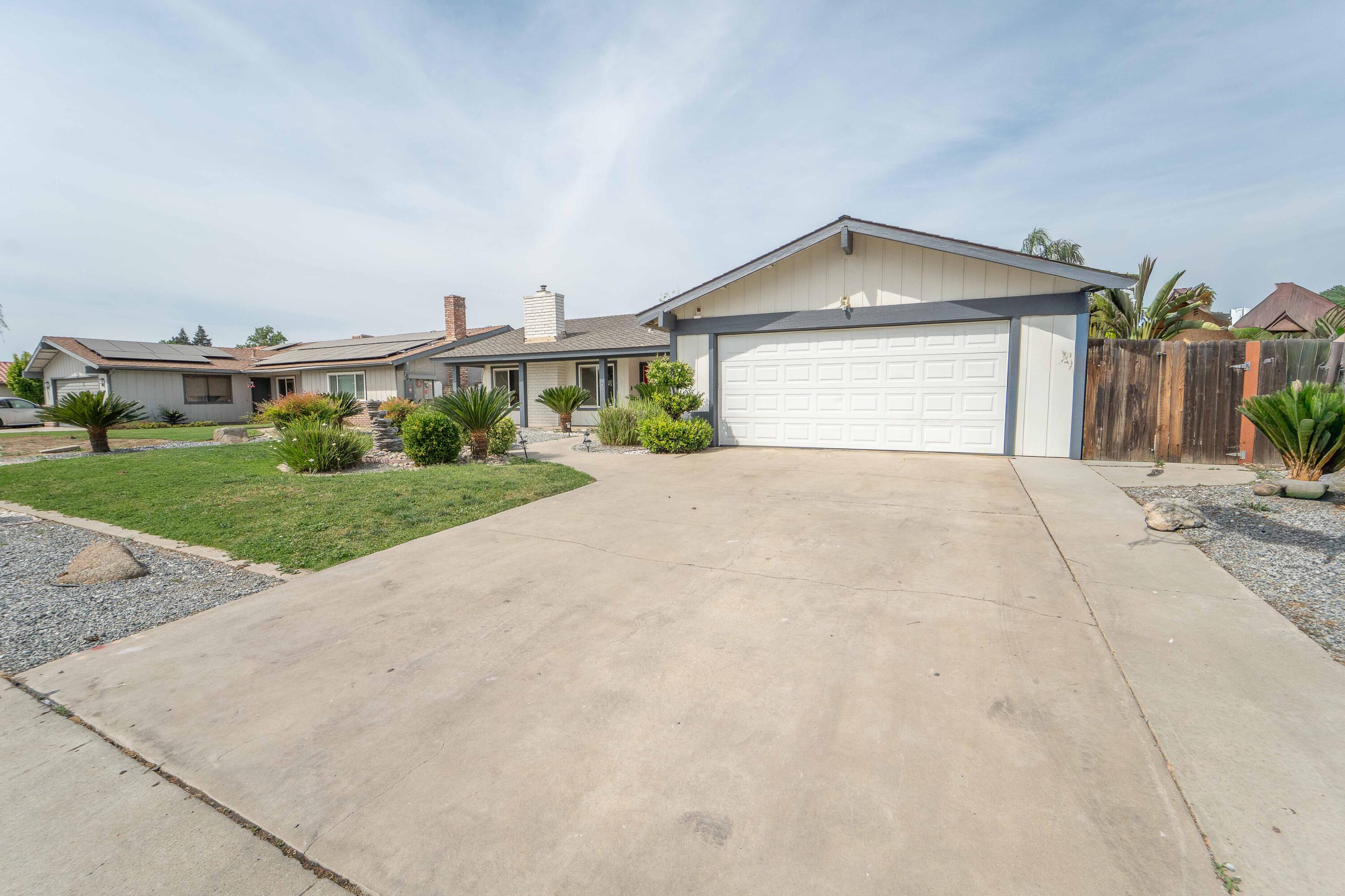1480 W Heritage Ave, Porterville, CA 93257