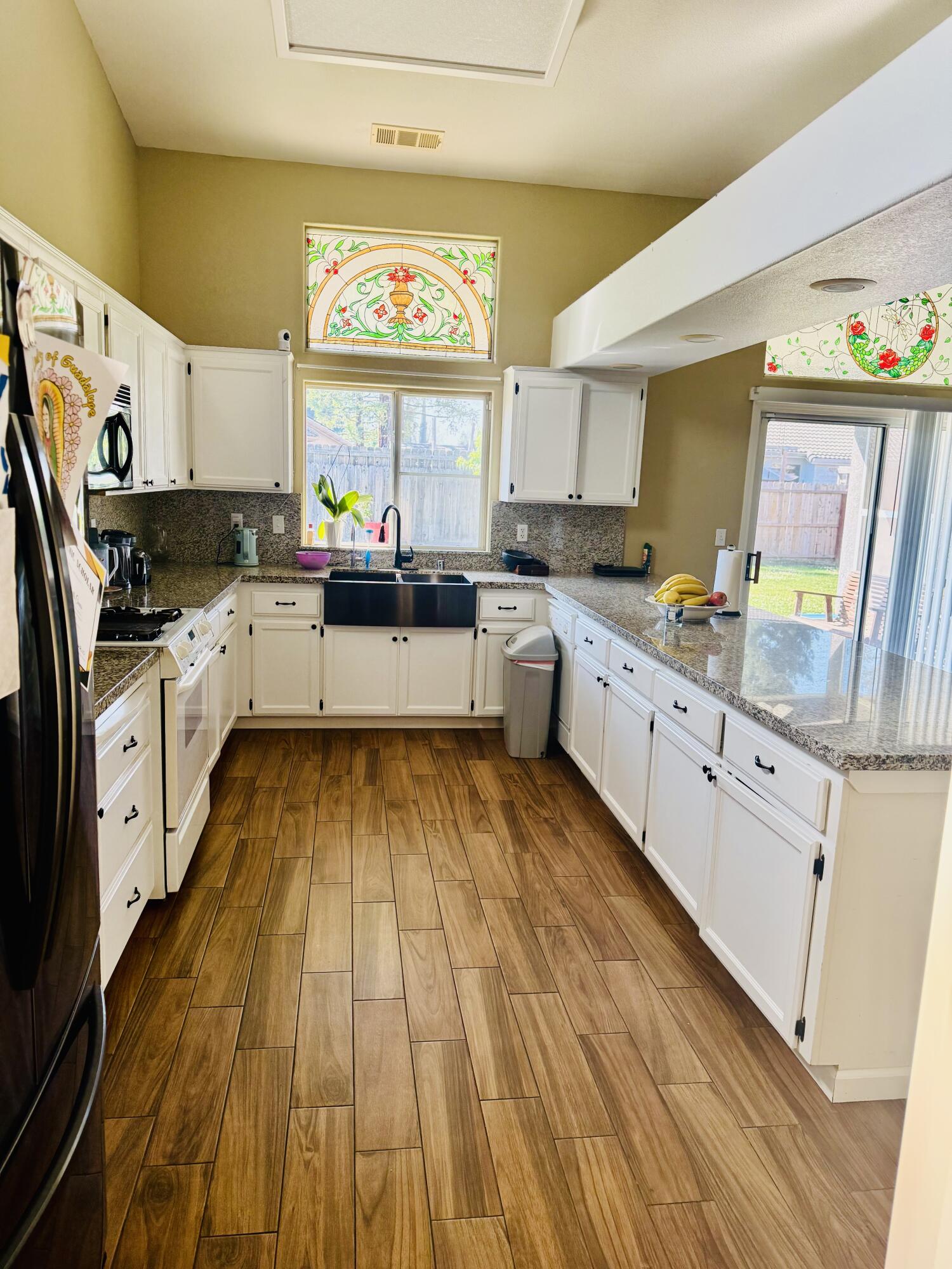 2537 W Clinton Ave, Visalia, CA 93291