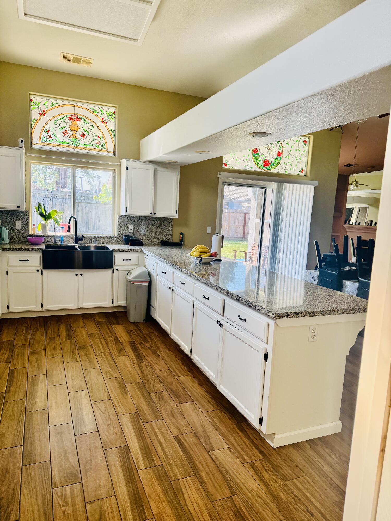 2537 W Clinton Ave, Visalia, CA 93291