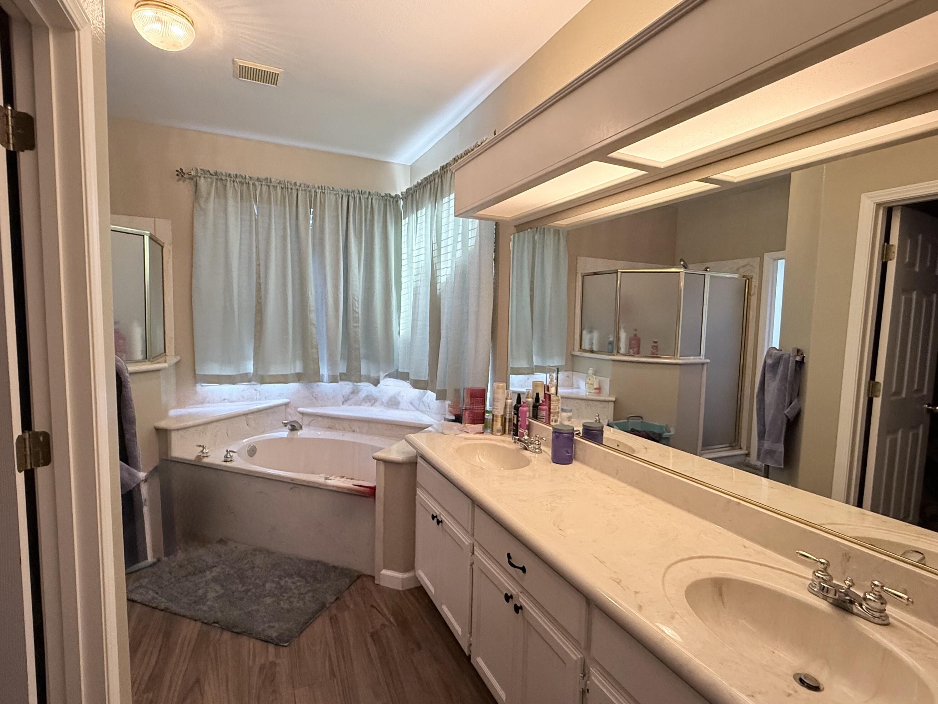 2537 W Clinton Ave, Visalia, CA 93291