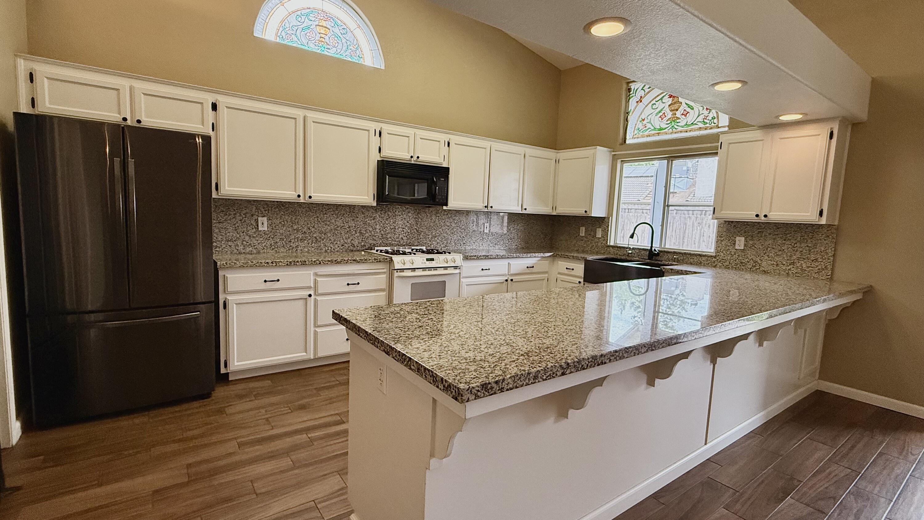 2537 W Clinton Ave, Visalia, CA 93291