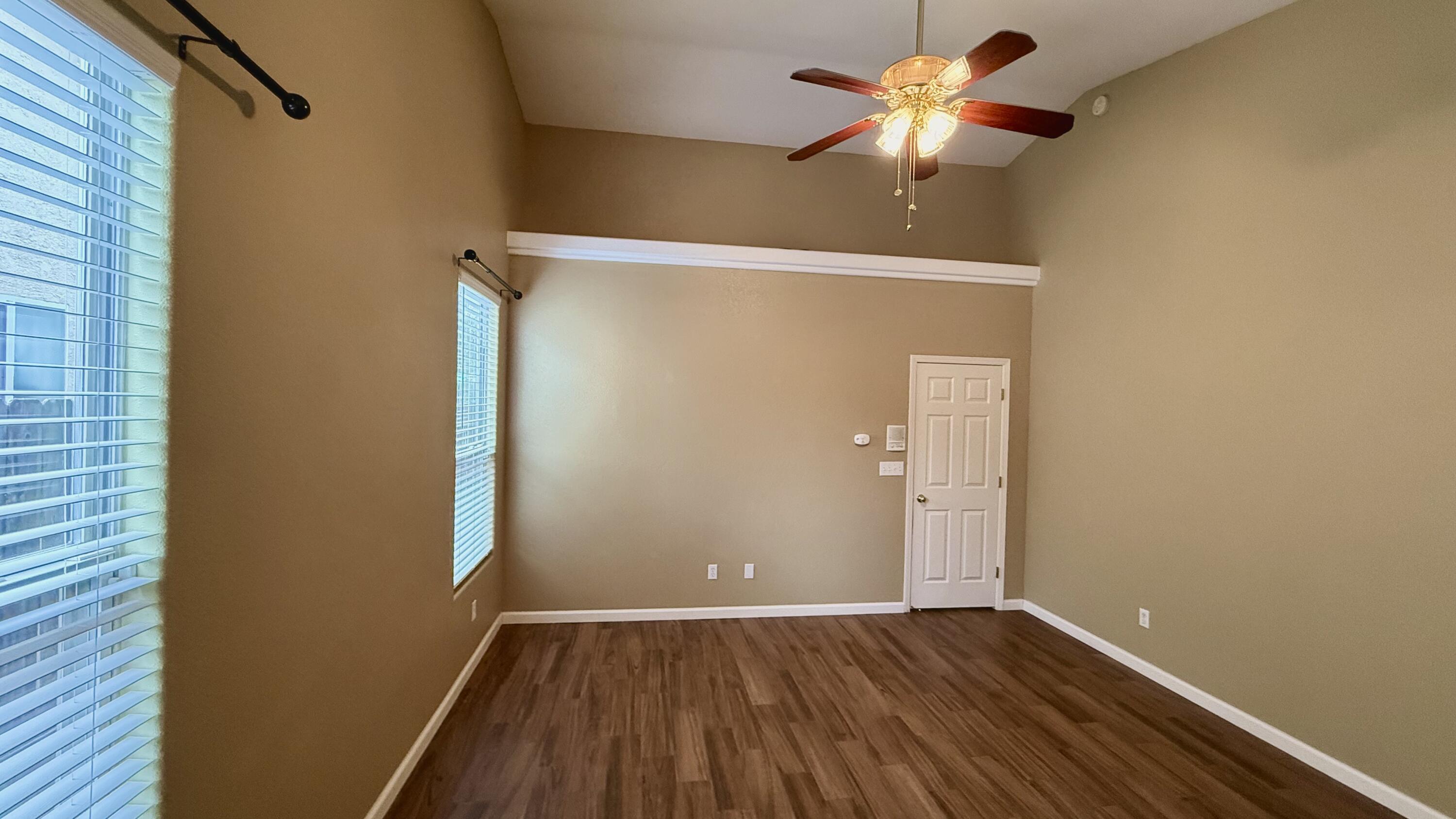 2537 W Clinton Ave, Visalia, CA 93291