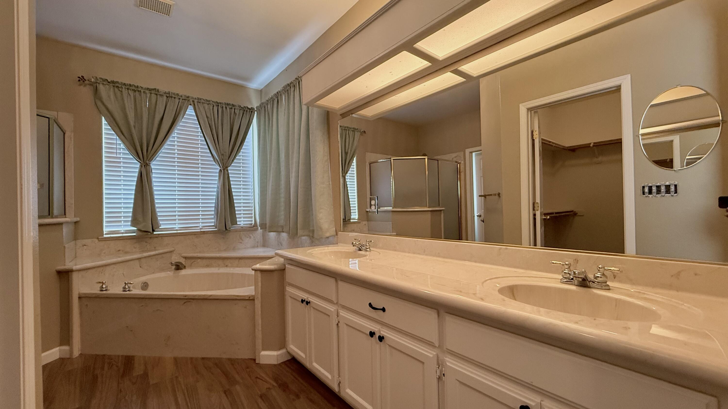 2537 W Clinton Ave, Visalia, CA 93291