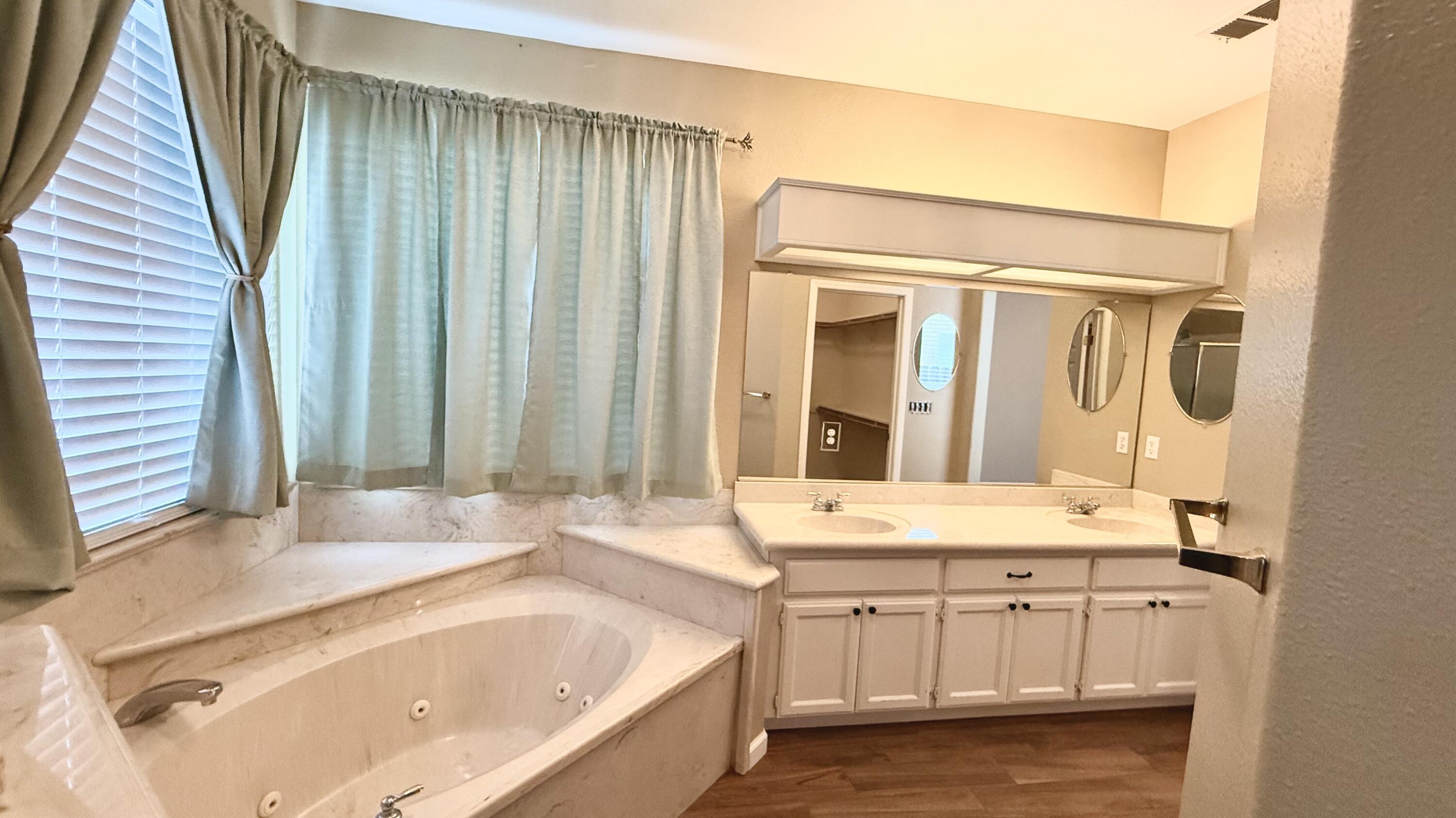 2537 W Clinton Ave, Visalia, CA 93291