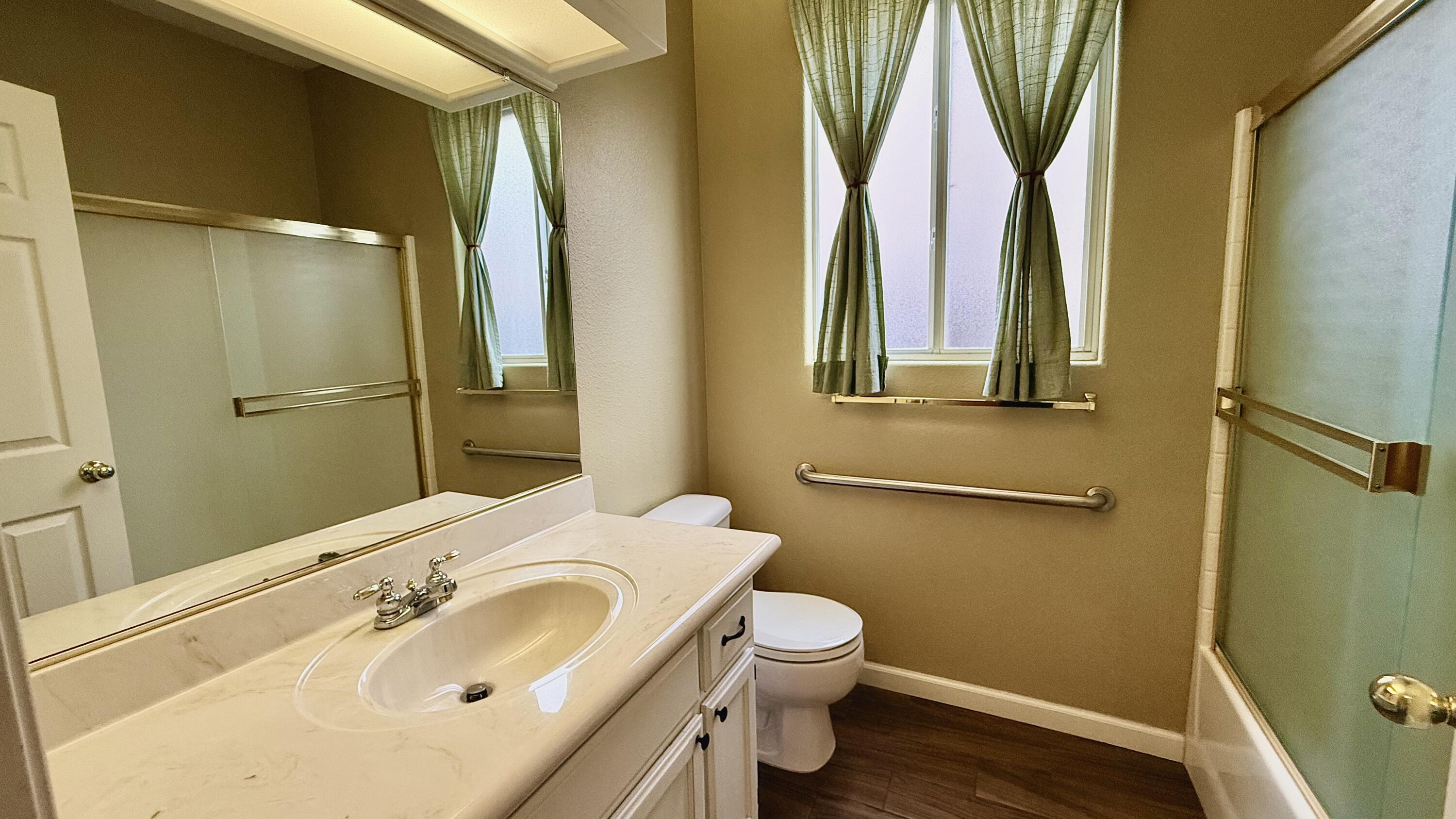 2537 W Clinton Ave, Visalia, CA 93291