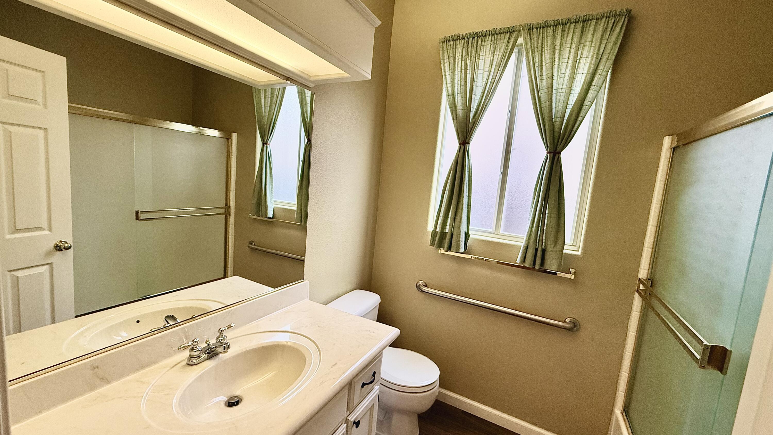 2537 W Clinton Ave, Visalia, CA 93291