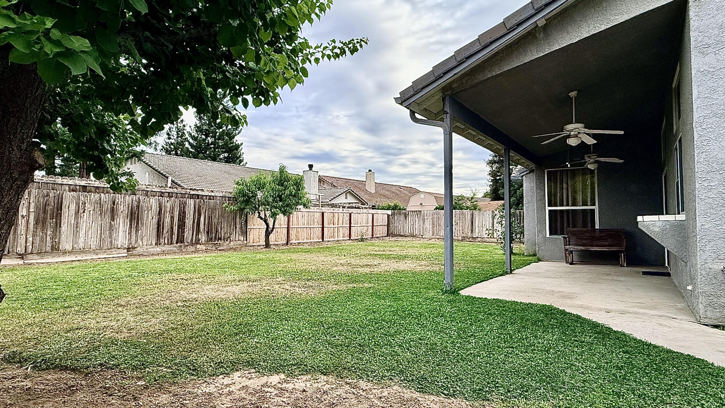 2537 W Clinton Ave, Visalia, CA 93291