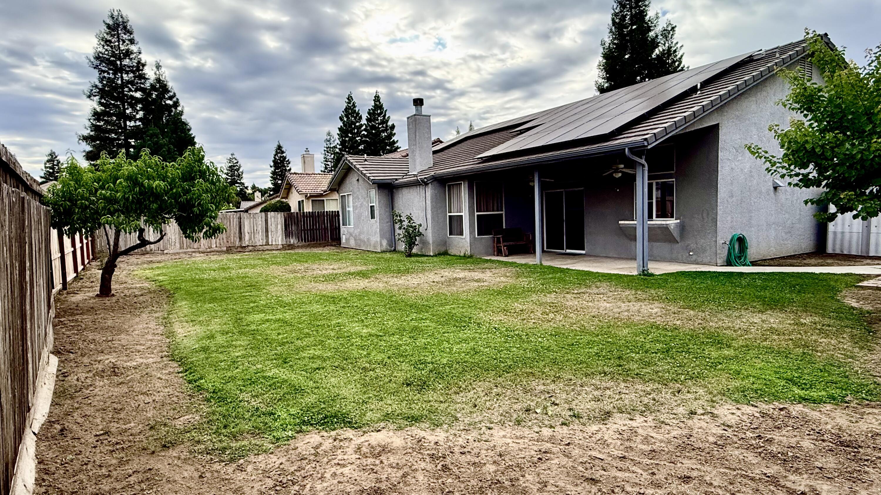 2537 W Clinton Ave, Visalia, CA 93291
