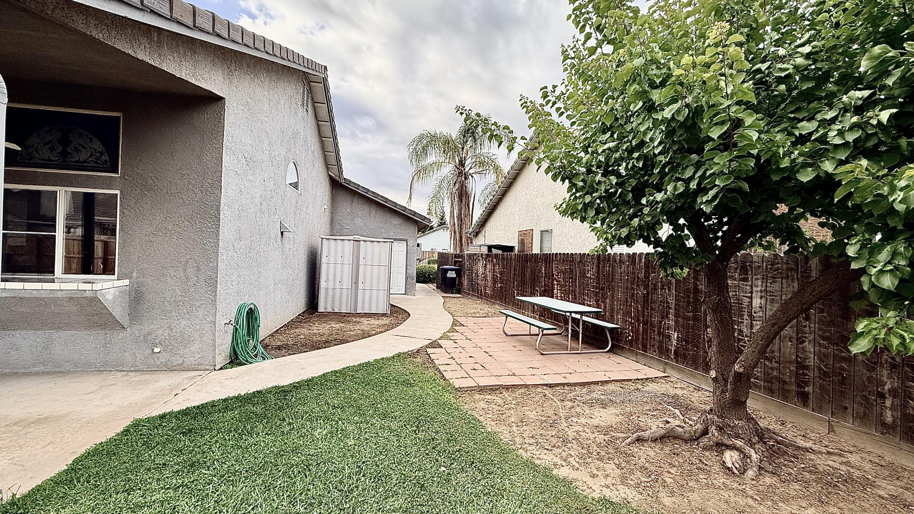 2537 W Clinton Ave, Visalia, CA 93291