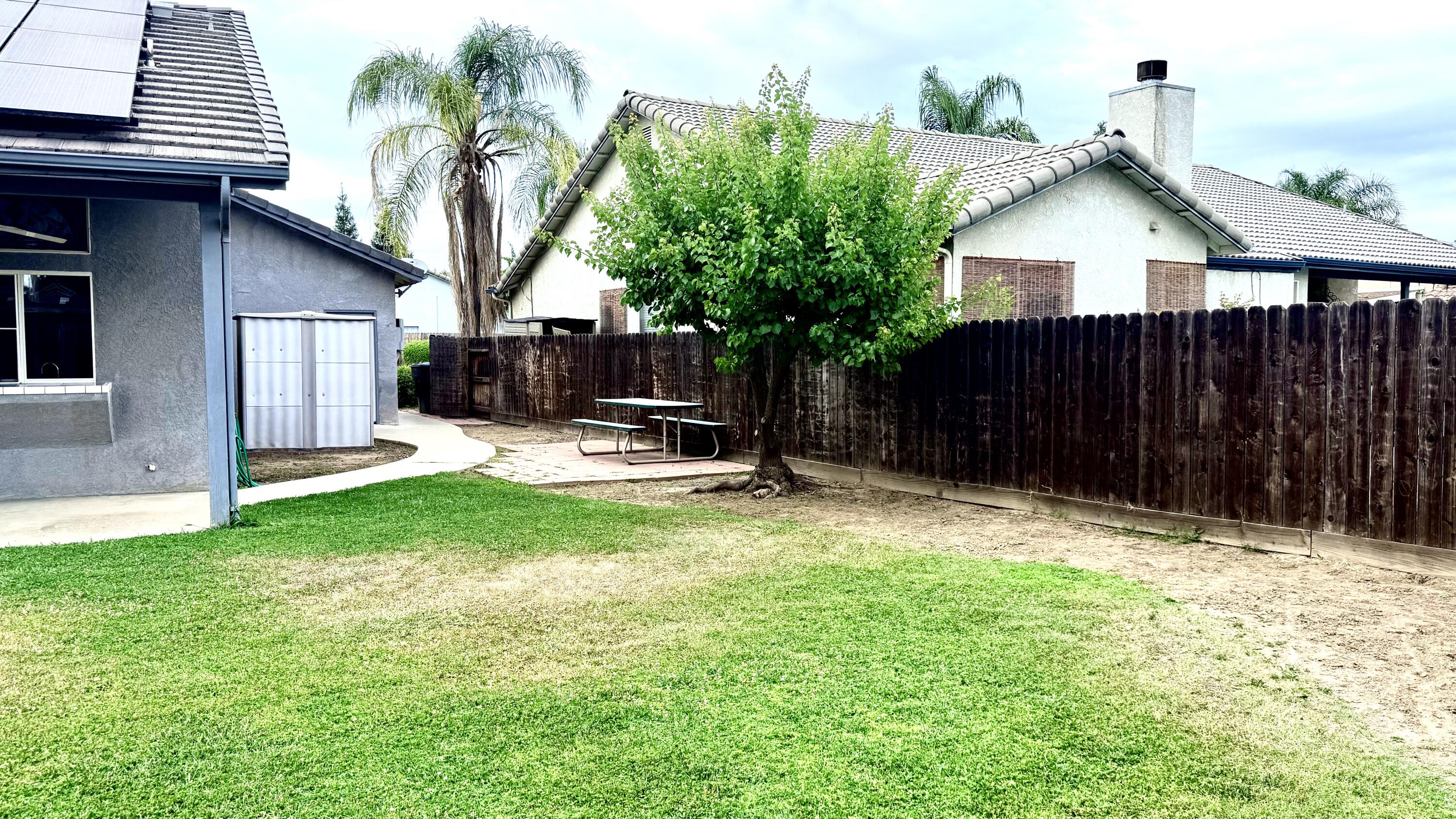 2537 W Clinton Ave, Visalia, CA 93291