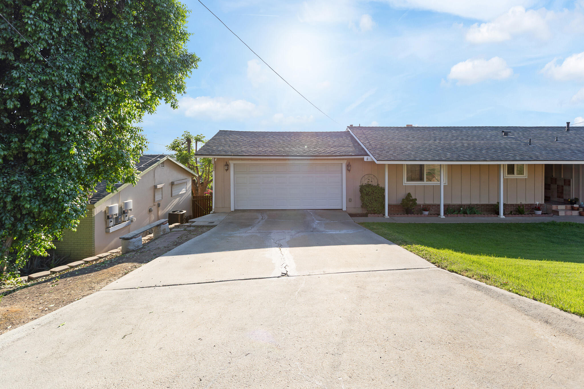 1043 N Highland Dr, Porterville, CA 93257