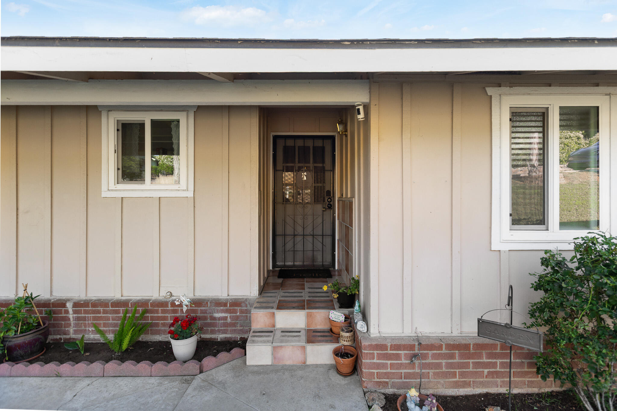 1043 N Highland Dr, Porterville, CA 93257