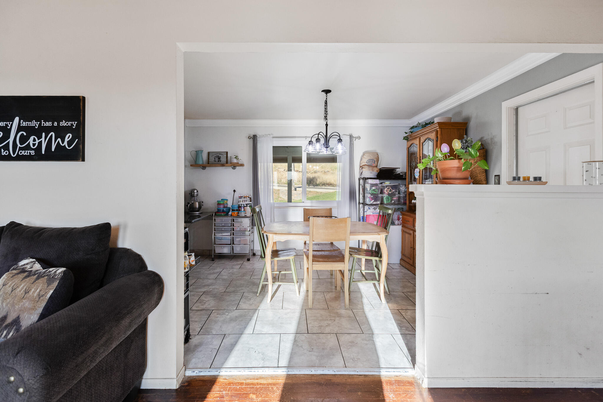 1043 N Highland Dr, Porterville, CA 93257